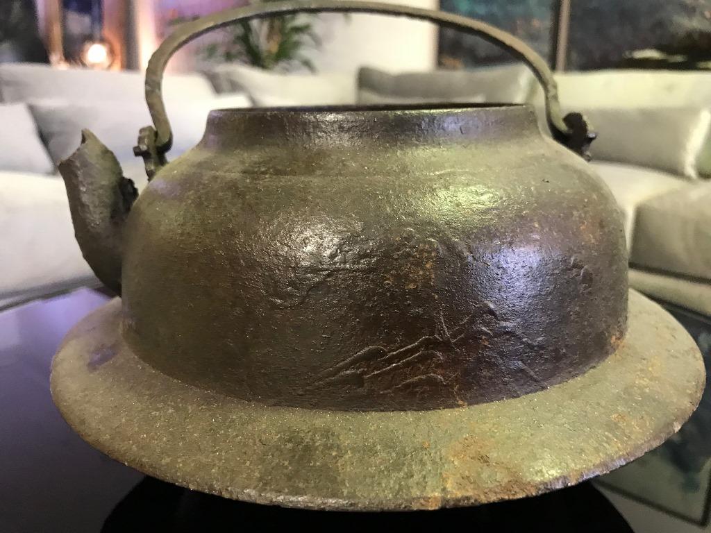 A large, heavy and uniquely shaped Japanese cast iron teapot tetsubin without top.

Likely late 19th-early 20th century.

From a collection of Japanese antiques and artifacts. 

Perfect for your collection or fantastic standalone accent