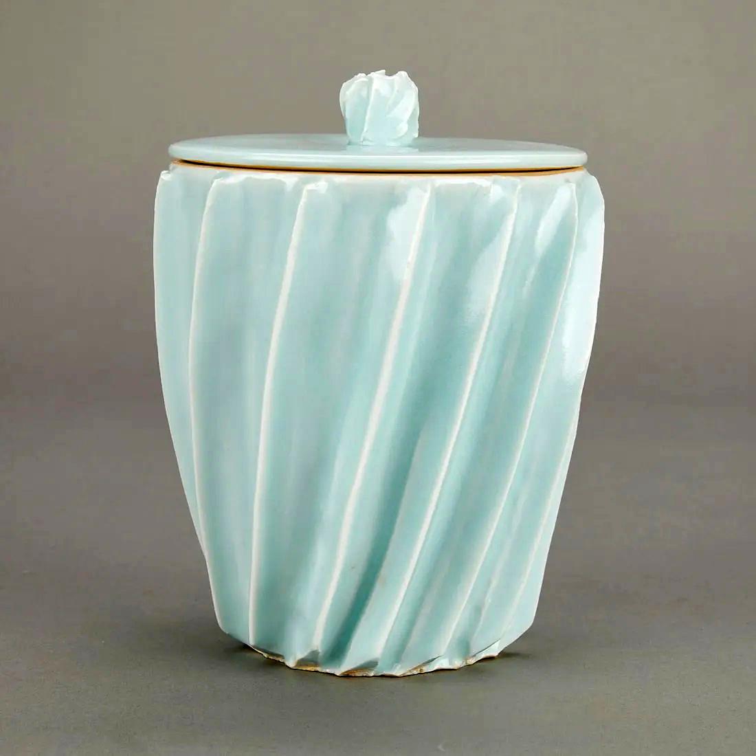 Modern Japanese Celadon Lidded Vessel Mizusashi by Uichi Shimizu For Sale