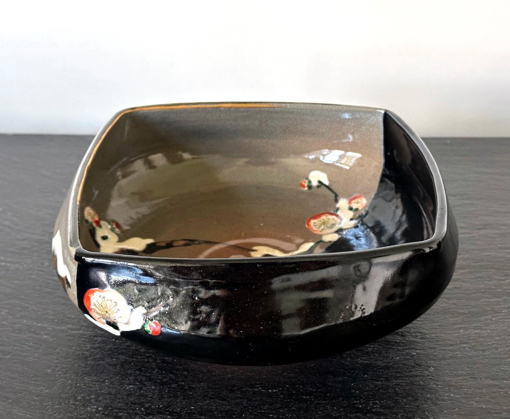 Meiji Rara ciotola di ceramica giapponese pubblicata Makuzu Kozan con scatola originale con dedica in vendita