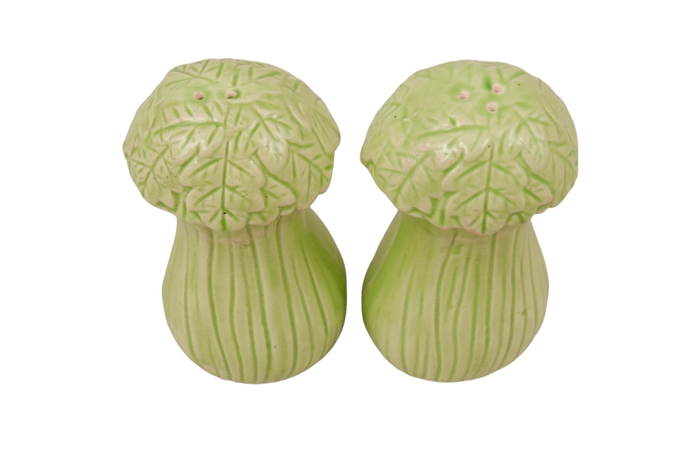 Salière et poivrière en céramique japonaise en forme de chou Bon état - En vente à Bradenton, FL