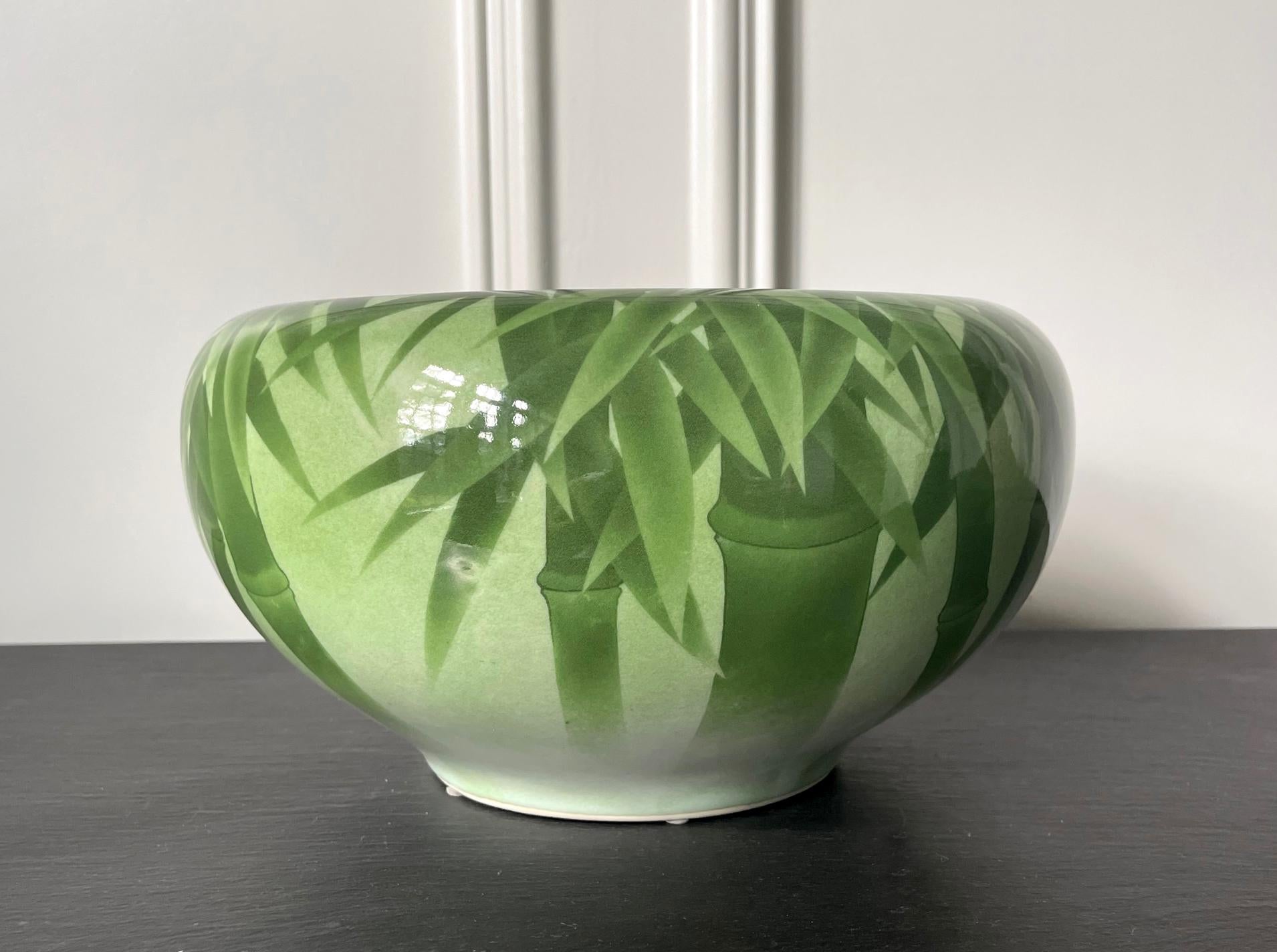 Japanese Ceramic Centerpiece Bowl Makuzu Kozan Meiji Period In Good Condition For Sale In Atlanta, GA