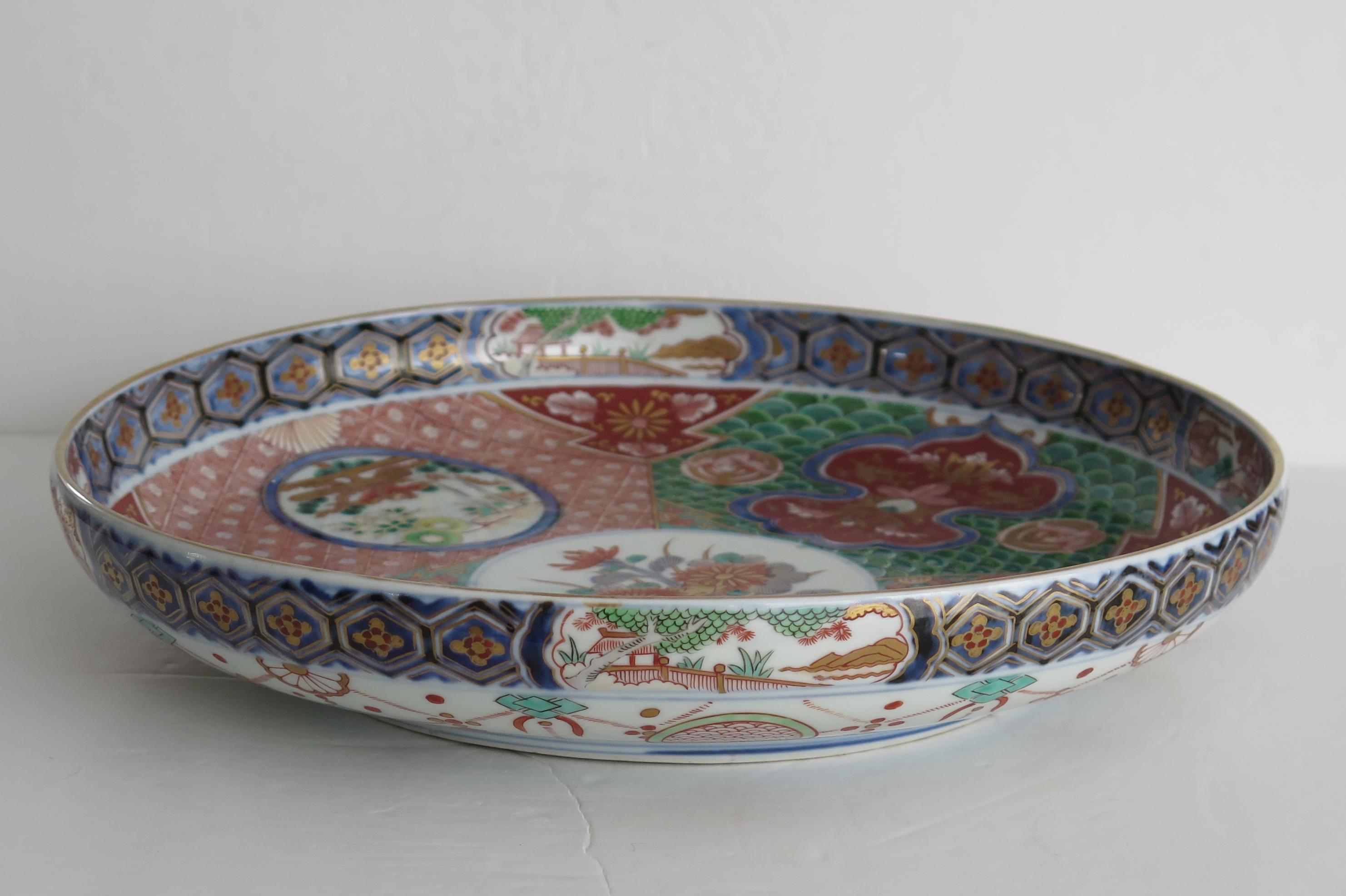 Japanese Ceramic Dish Imari-Arita Finely Hand Painted, Edo Period Circa 1810 For Sale 5