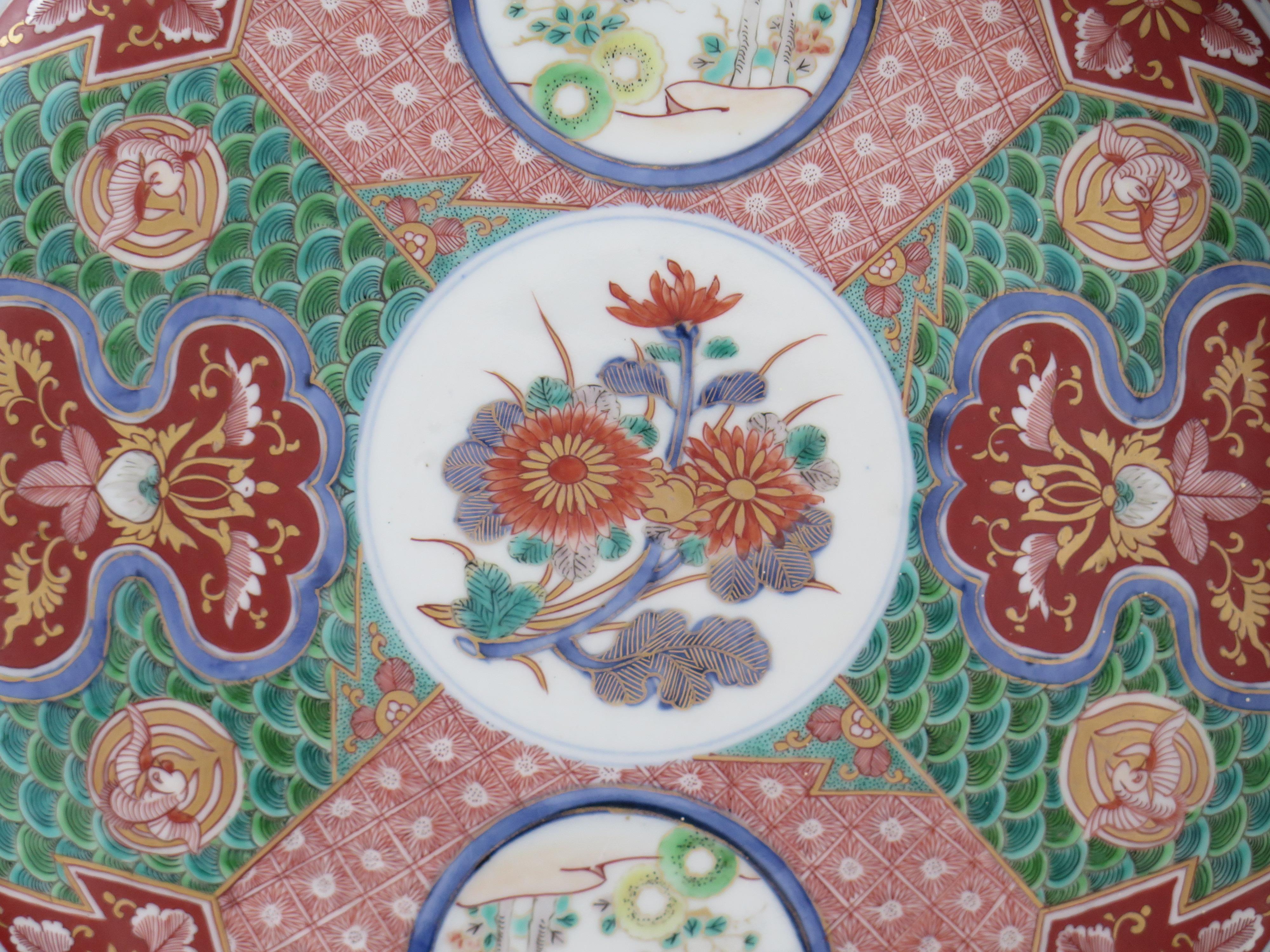 Japanese Ceramic Dish Imari-Arita Finely Hand Painted, Edo Period Circa 1810 For Sale 1