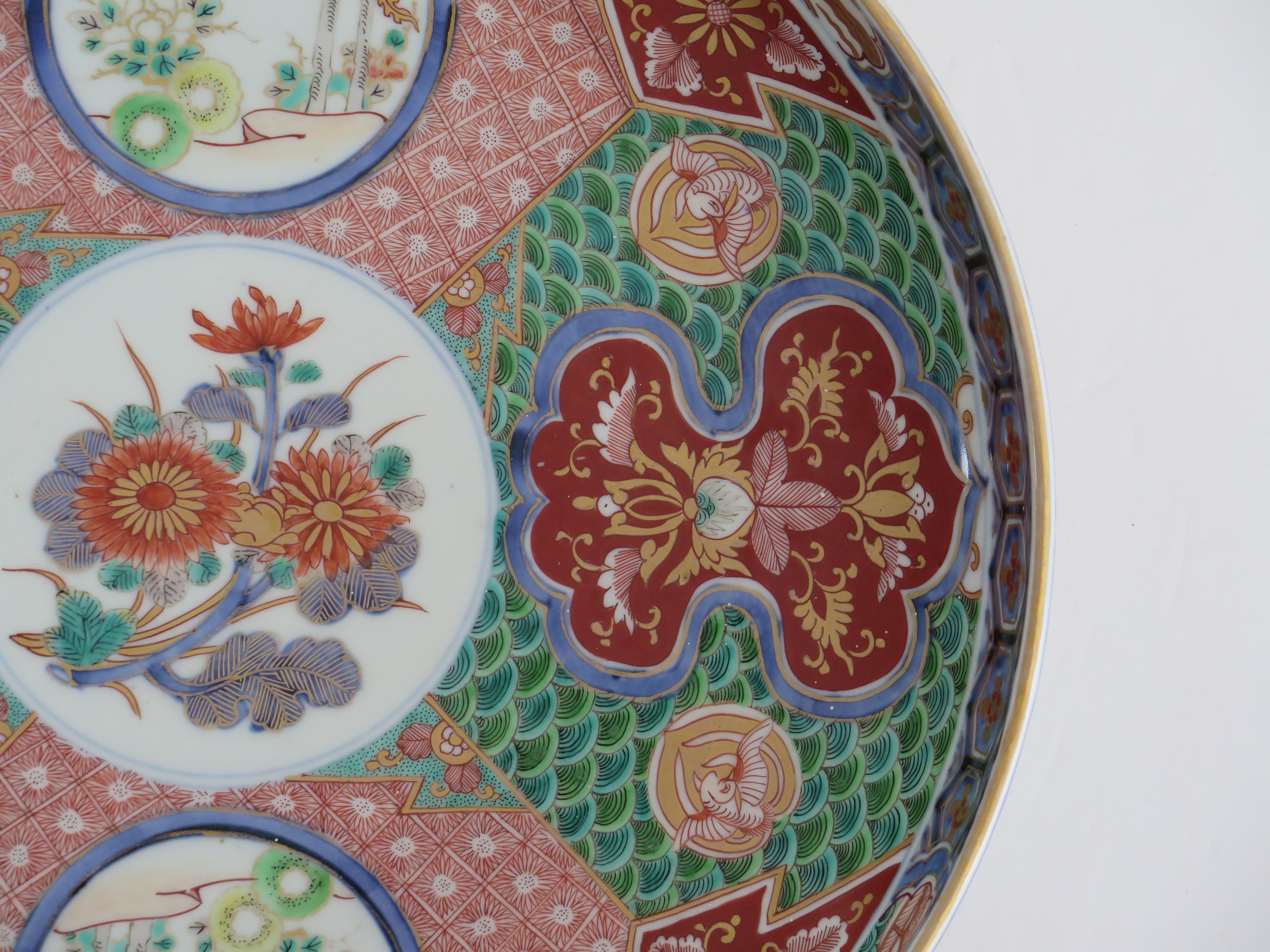 Japanese Ceramic Dish Imari-Arita Finely Hand Painted, Edo Period Circa 1810 For Sale 2