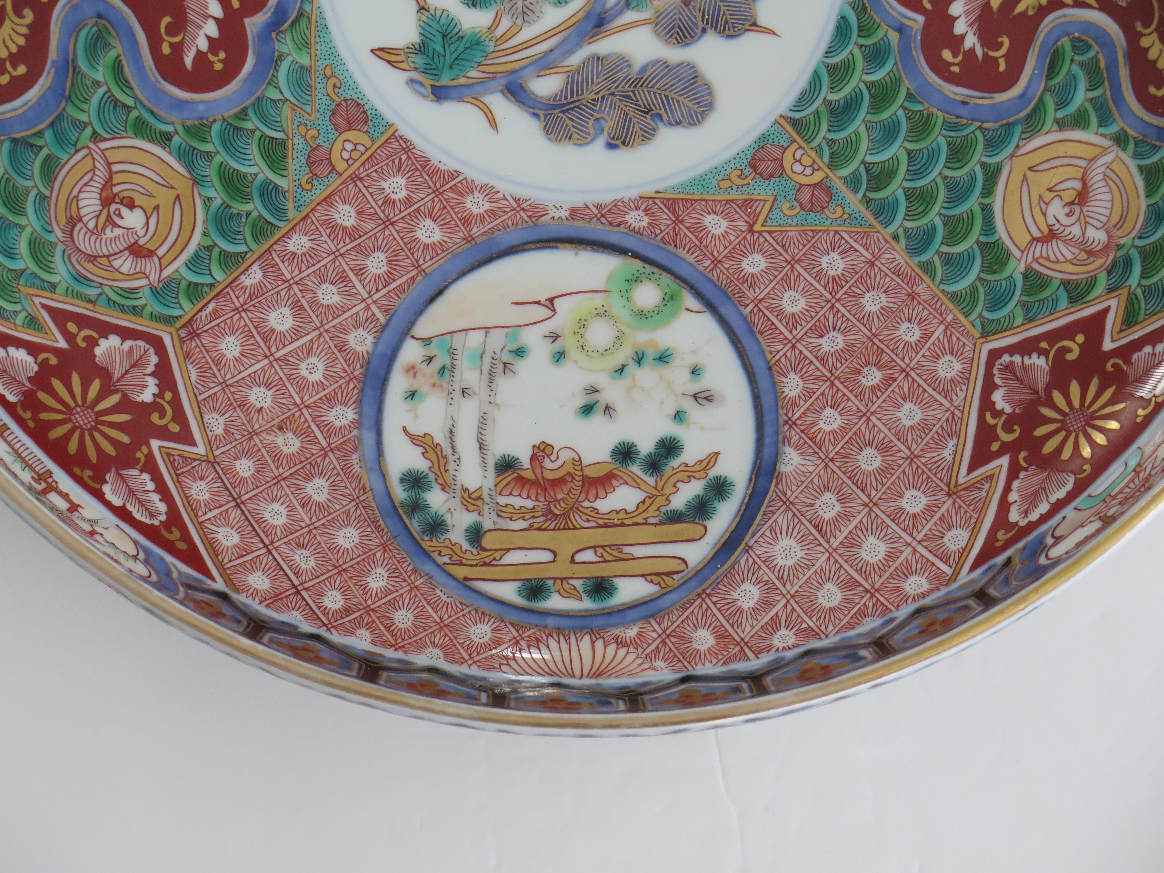 Japanese Ceramic Dish Imari-Arita Finely Hand Painted, Edo Period Circa 1810 For Sale 3