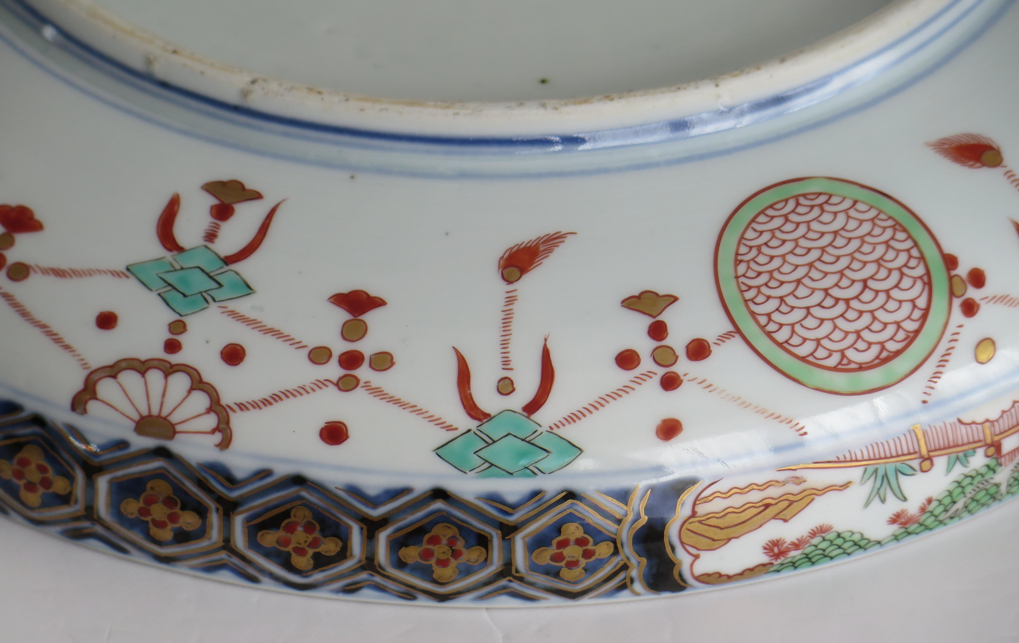 Japanese Ceramic Dish Imari-Arita Finely Hand Painted, Edo Period Circa 1810 For Sale 4
