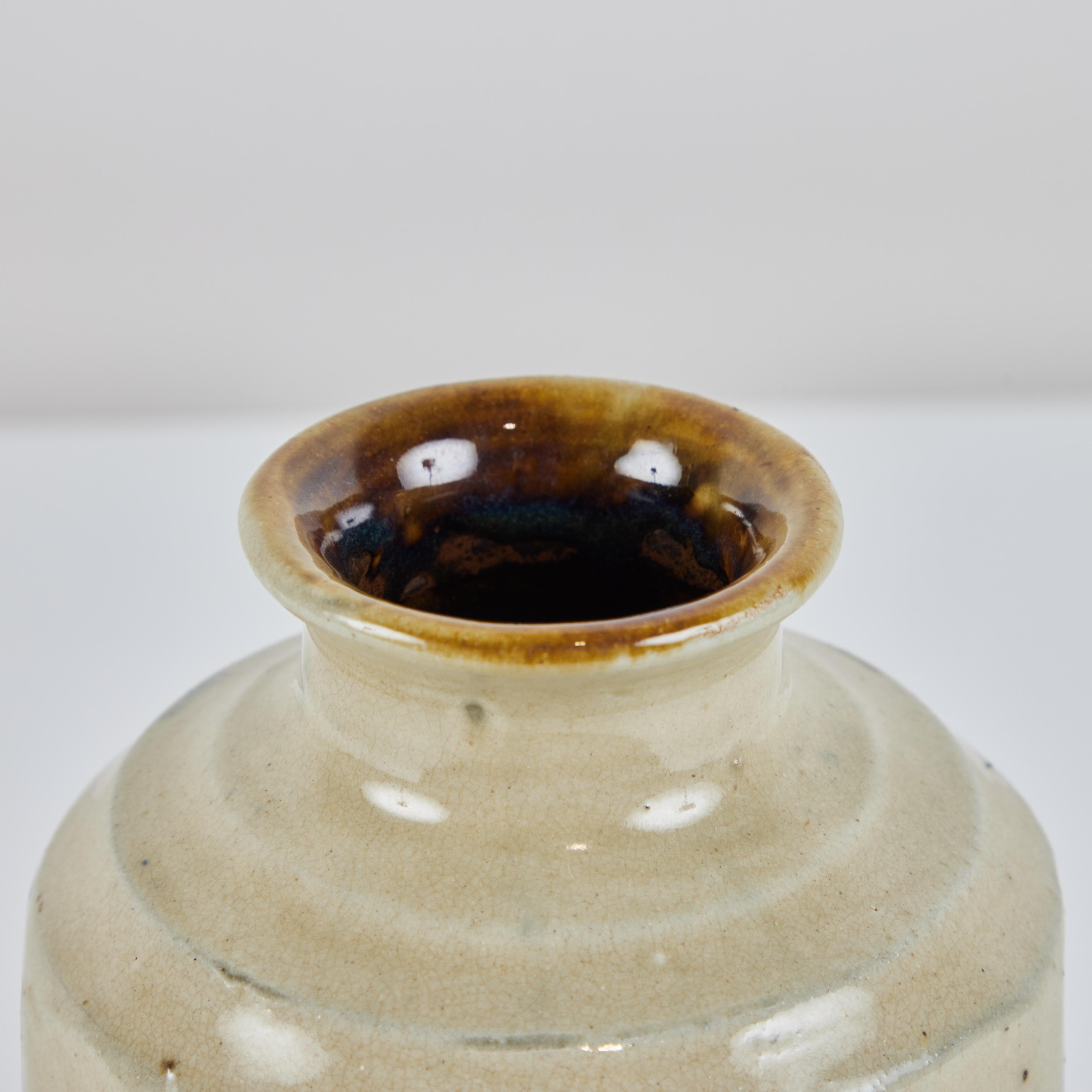 Japanische glasierte Keramikvase im Zustand „Hervorragend“ im Angebot in Los Angeles, CA