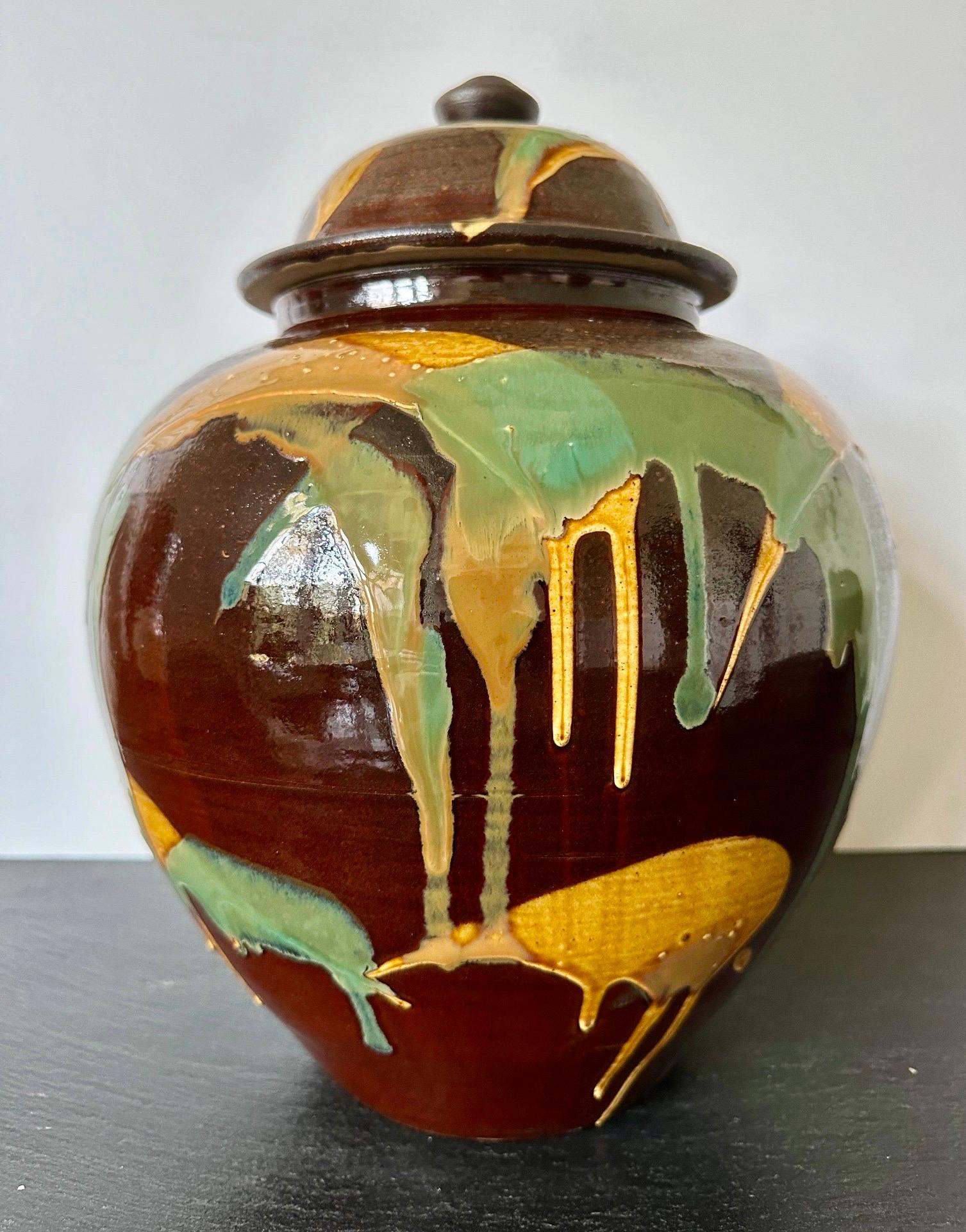 Japanese Ceramic Jar with Expressive Glaze Onda Yaki For Sale 1