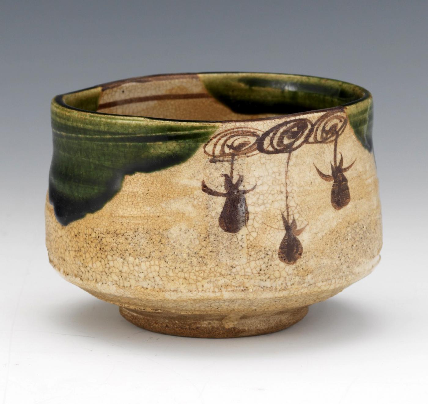A Japanese ceramic tea bowl known as chawan potted in the E-Oribe style (painted Oribe). Oribe is a Sub type of high-fired Mino wares produced in the Seto and Mino areas of Gifu Prefecture in Japan. Mino ware was originated in the late 16th century