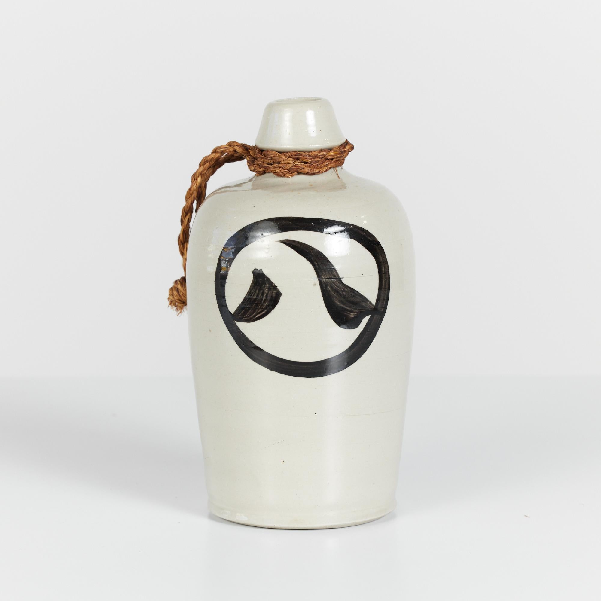 Japanese Ceramic Tokkuri Bottle In Excellent Condition In Los Angeles, CA