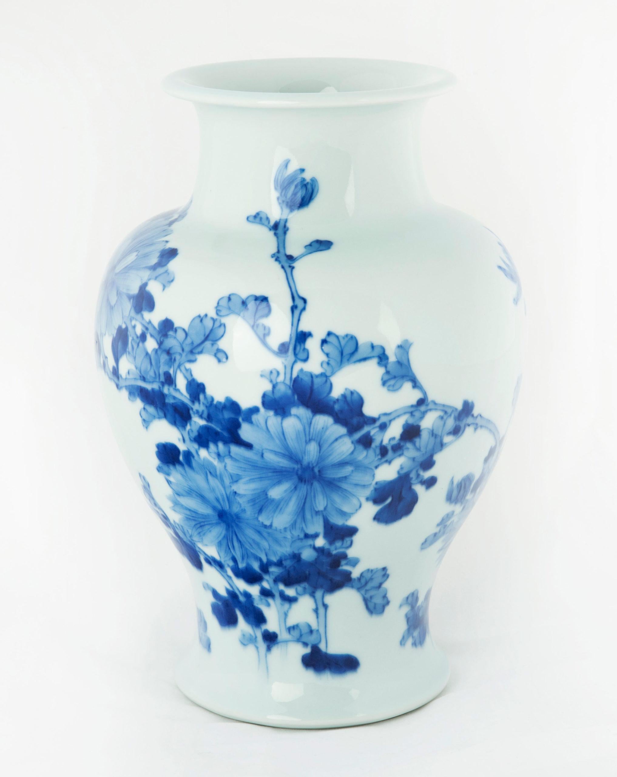Japanese Ceramic Vase by Makuzu Kozan In Good Condition For Sale In Christchurch, GB