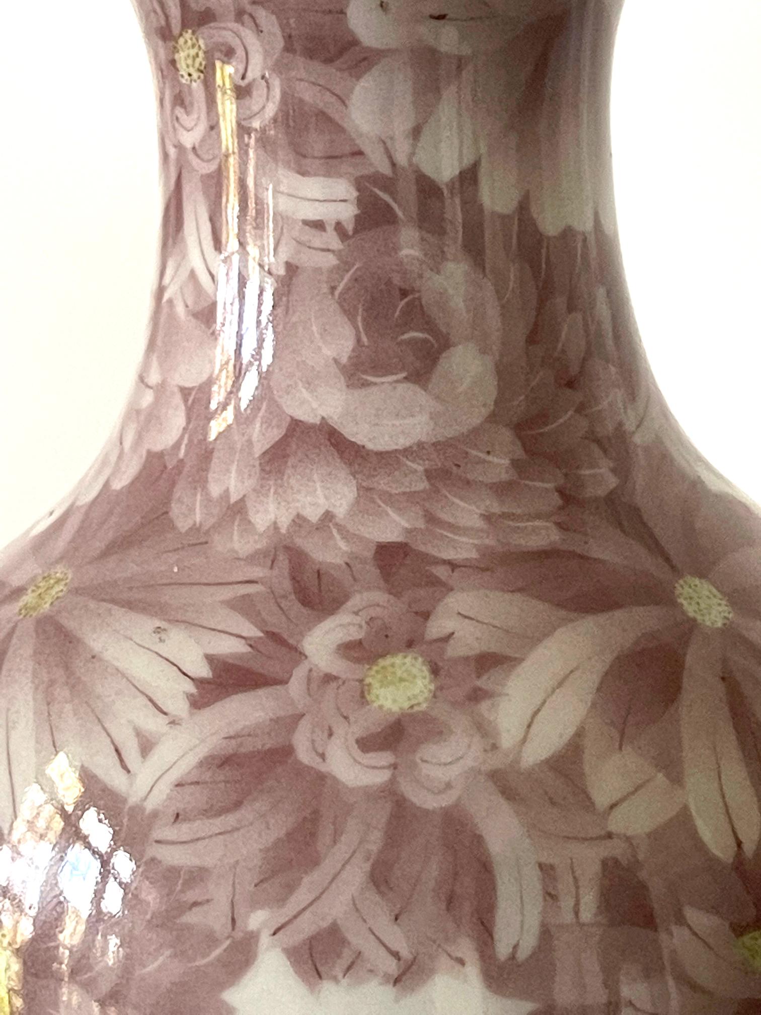 Japanese Ceramic Vase with Delicate Carvings by Makuzu Kozan Meiji Period For Sale 10