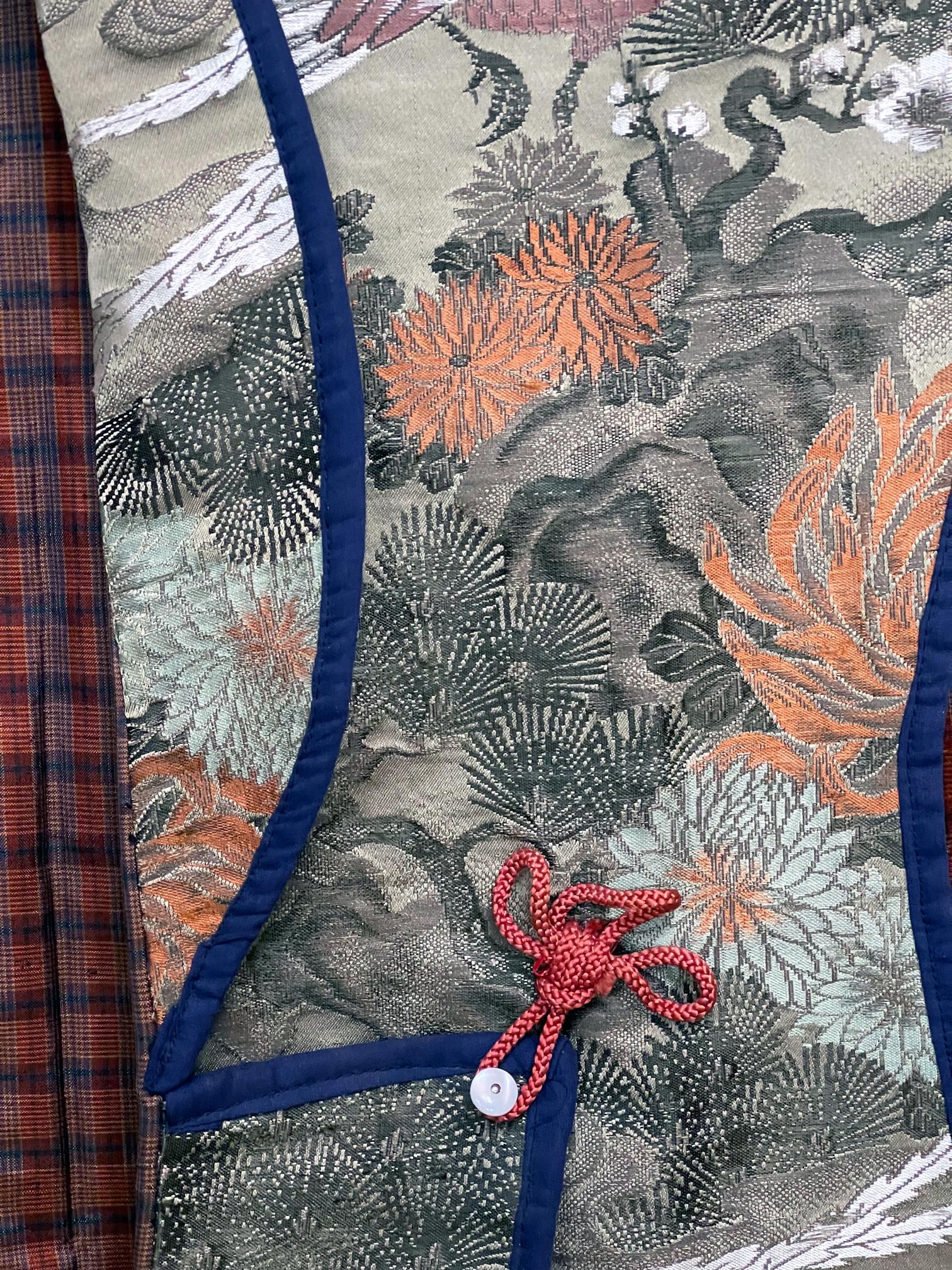 Japanese Ceremonial Brocade Jinbaori Vest Jacket In Good Condition For Sale In Atlanta, GA