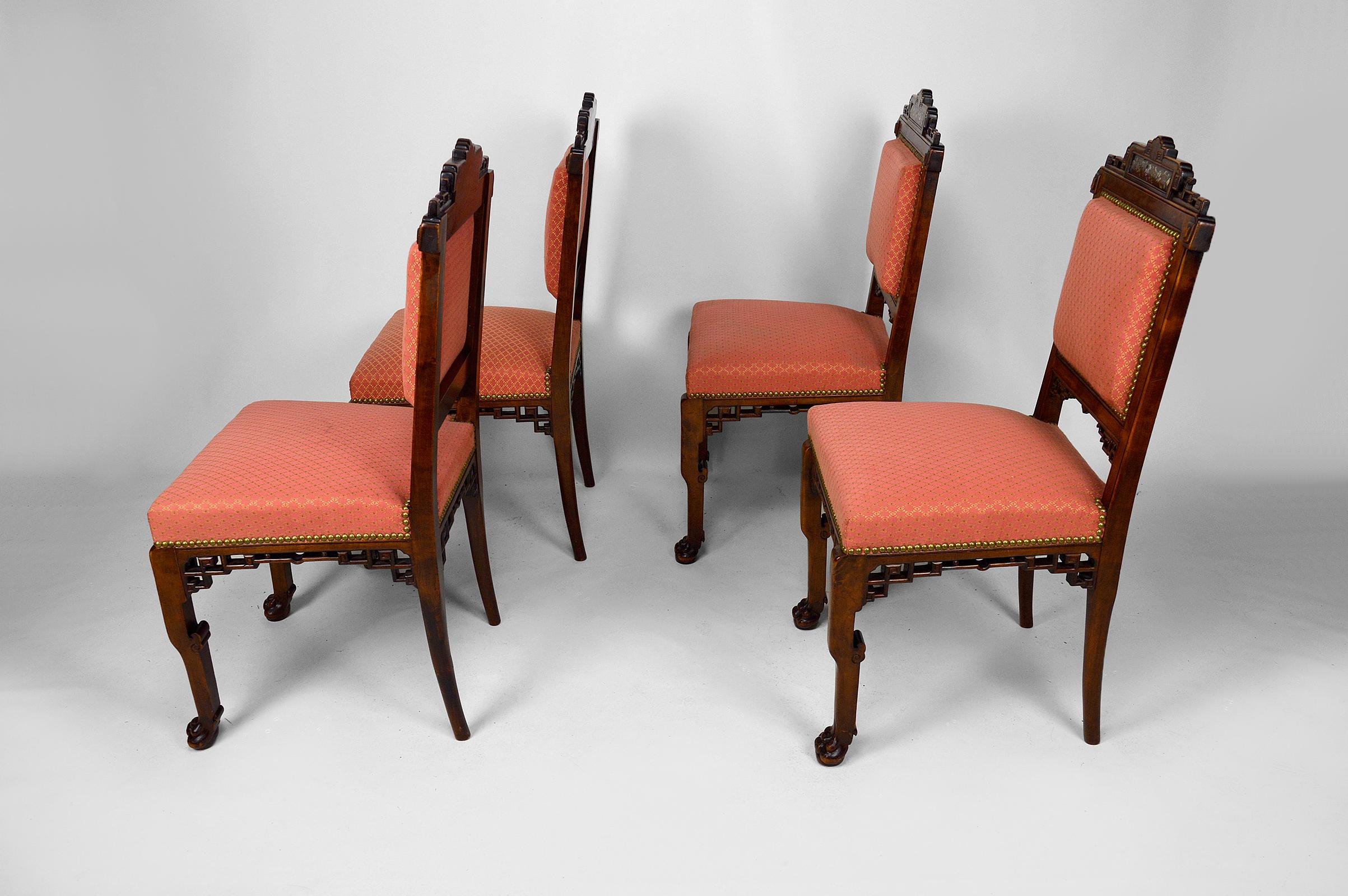 Superb set of 4 Japanese chairs.

Carved and inlaid wood.
Backrest pediments decorated with vegetal friezes marquetry.
Feet in the shape of animal claw paws, characteristic of the style.

Elegant quality fabric.

Art Nouveau / Japonisme, France,