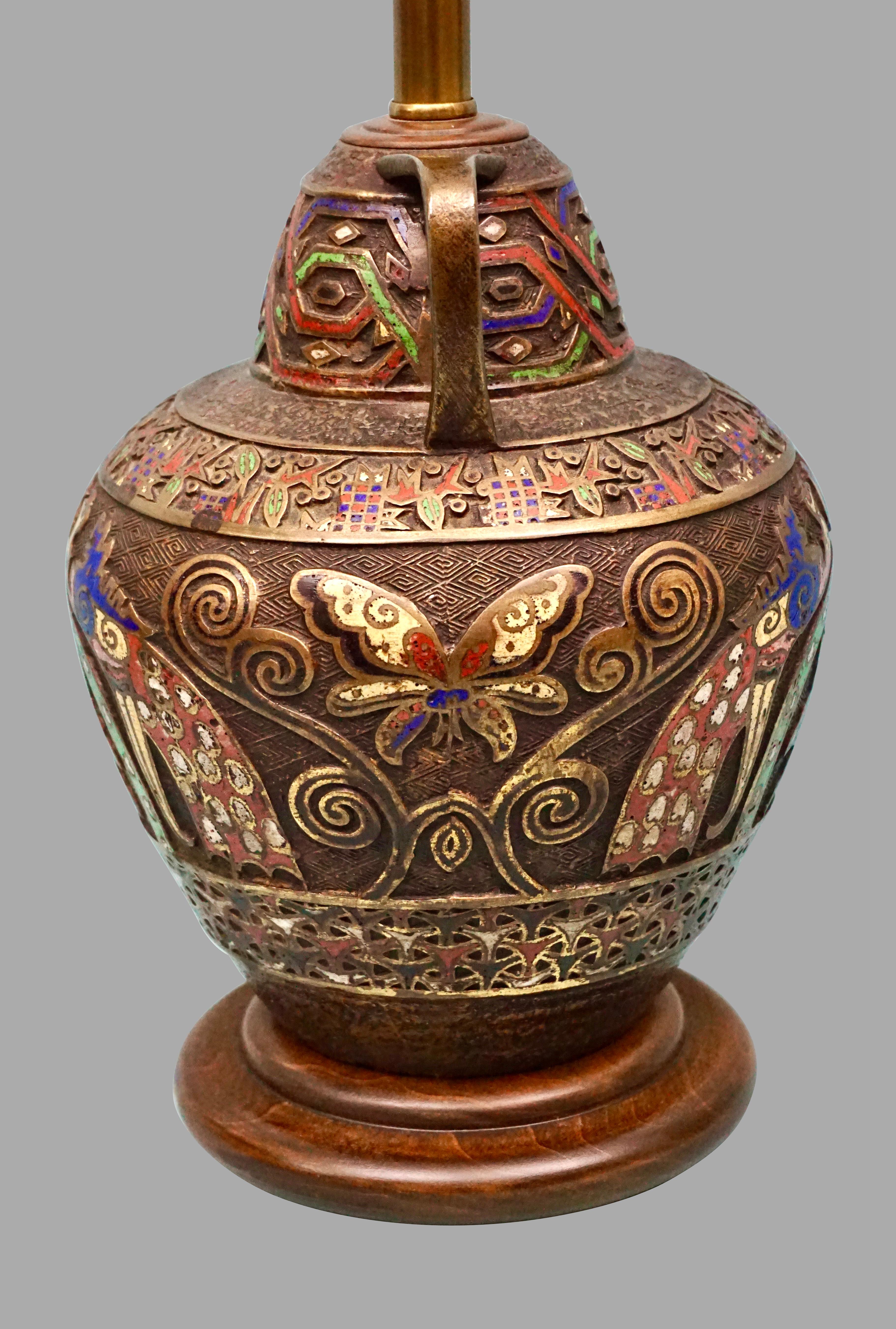 Japanische Champleve-Vase aus Messing mit seitlichen Henkeln, jetzt elektrifiziert im Angebot 2