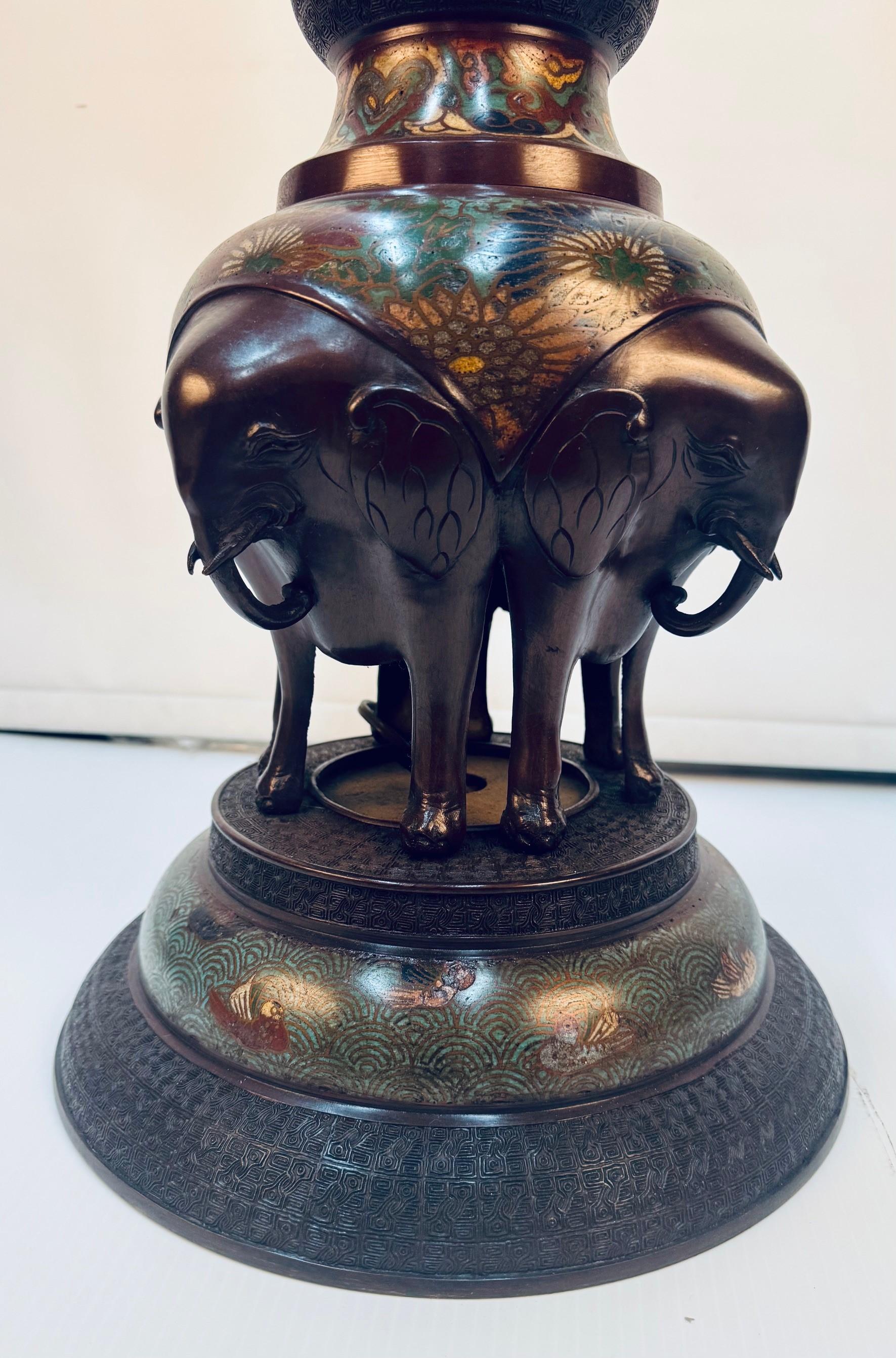 Lampada a olio da terra Elefante giapponese in bronzo champlevé in vendita 2