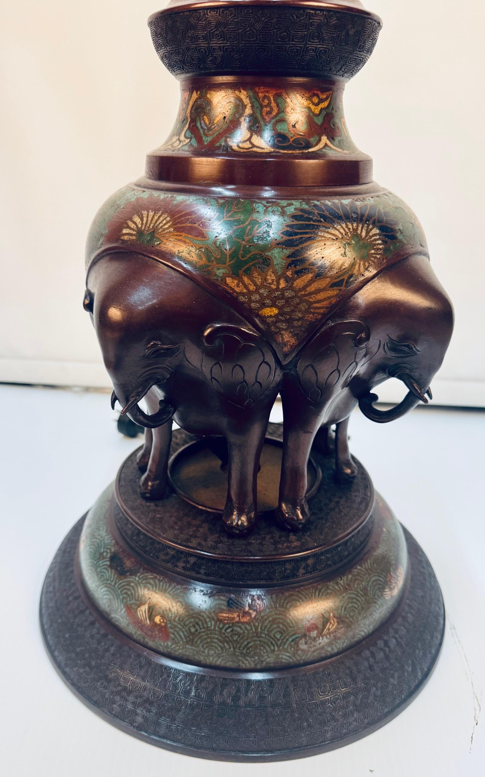 Lampada a olio da terra Elefante giapponese in bronzo champlevé in vendita 3