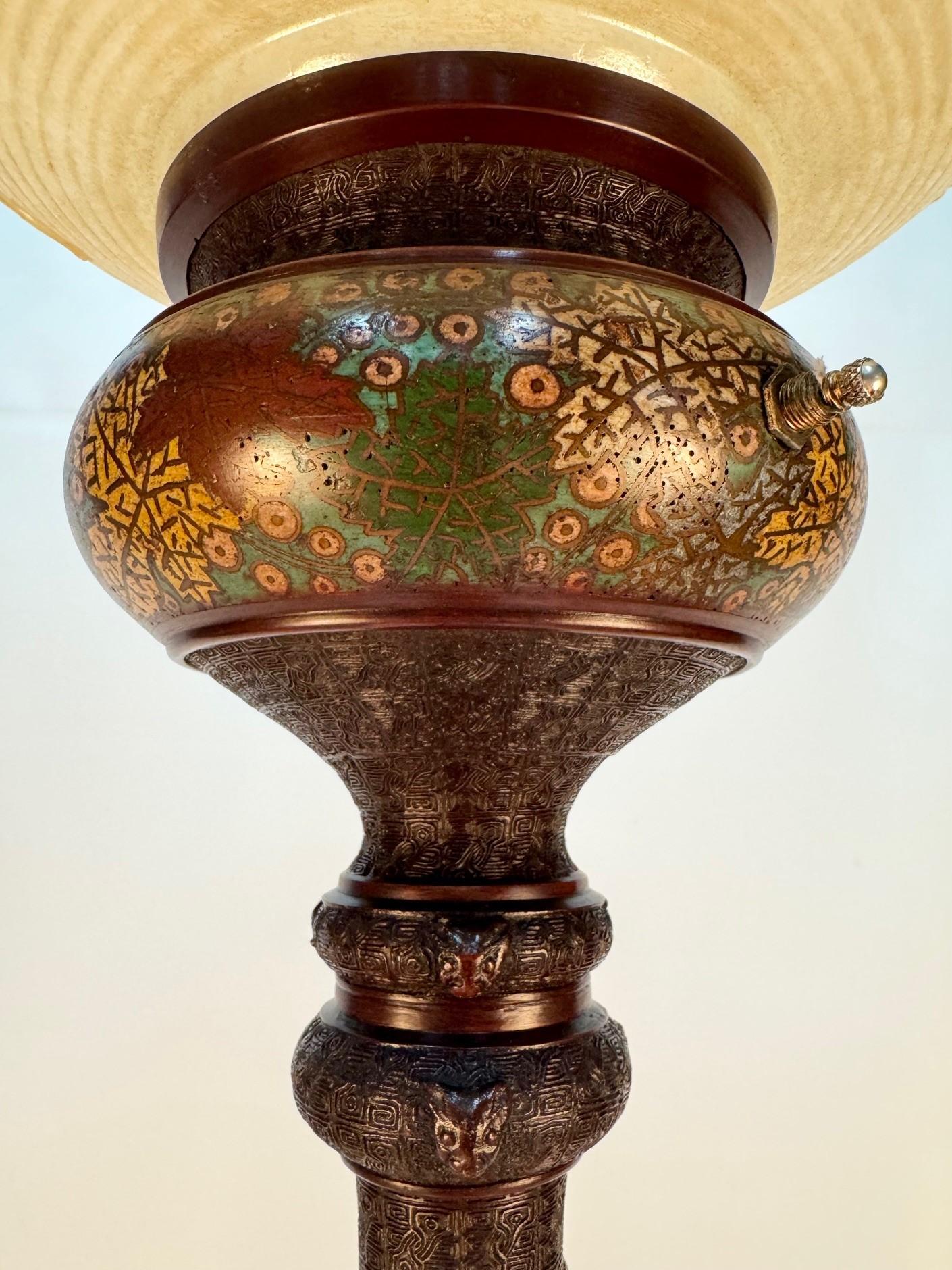 Meiji Lampada a olio da terra Elefante giapponese in bronzo champlevé in vendita