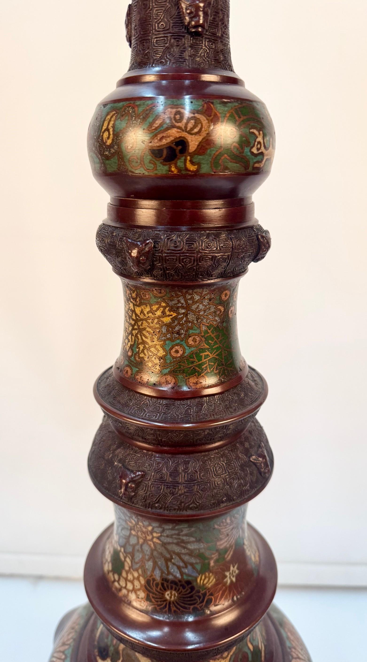 Lampada a olio da terra Elefante giapponese in bronzo champlevé in vendita 1