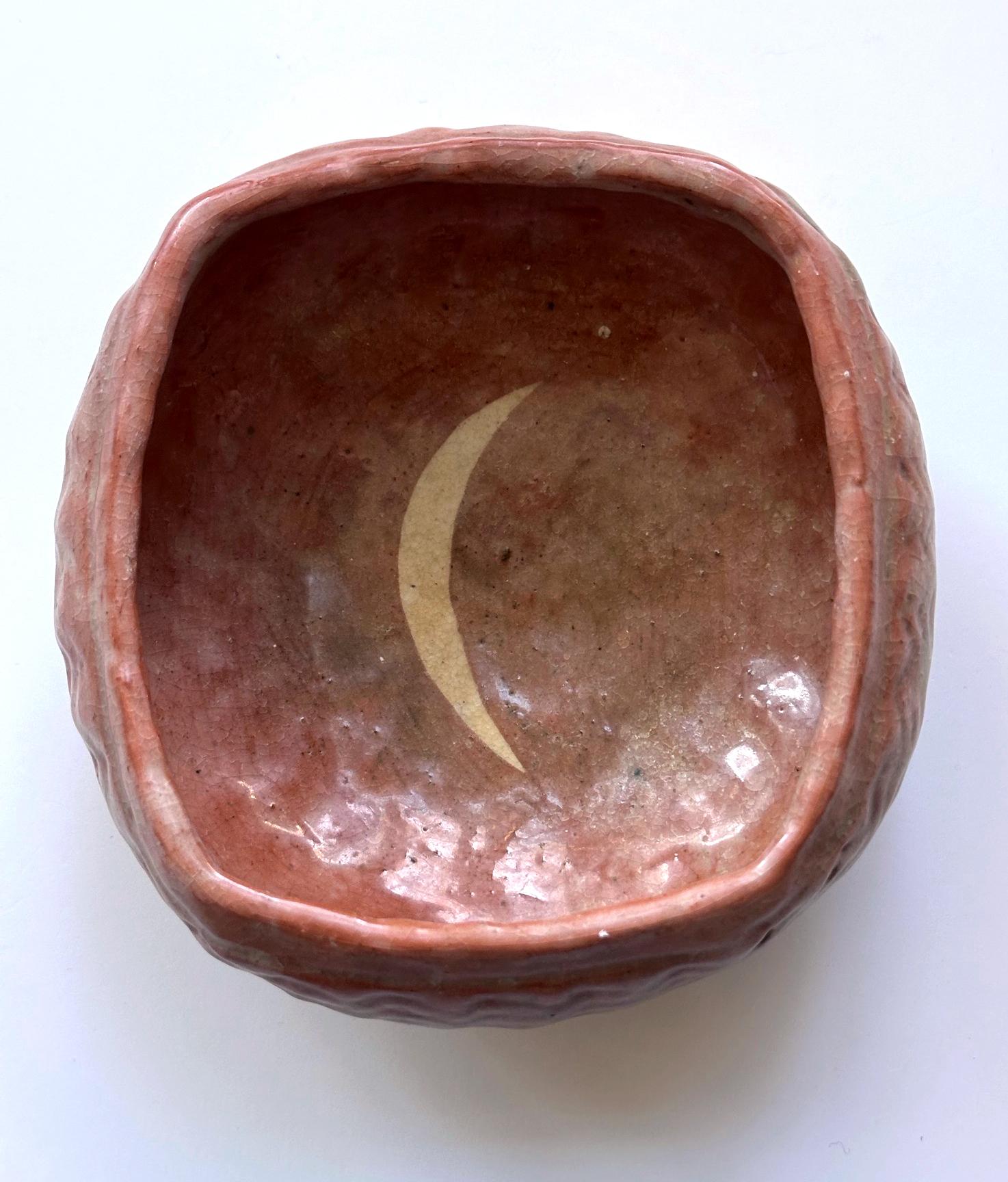 Japanese Ceramic Bowl with Crescent Mark by Kodai-ji Kiln Meiji Period Ex-Musuem For Sale 5