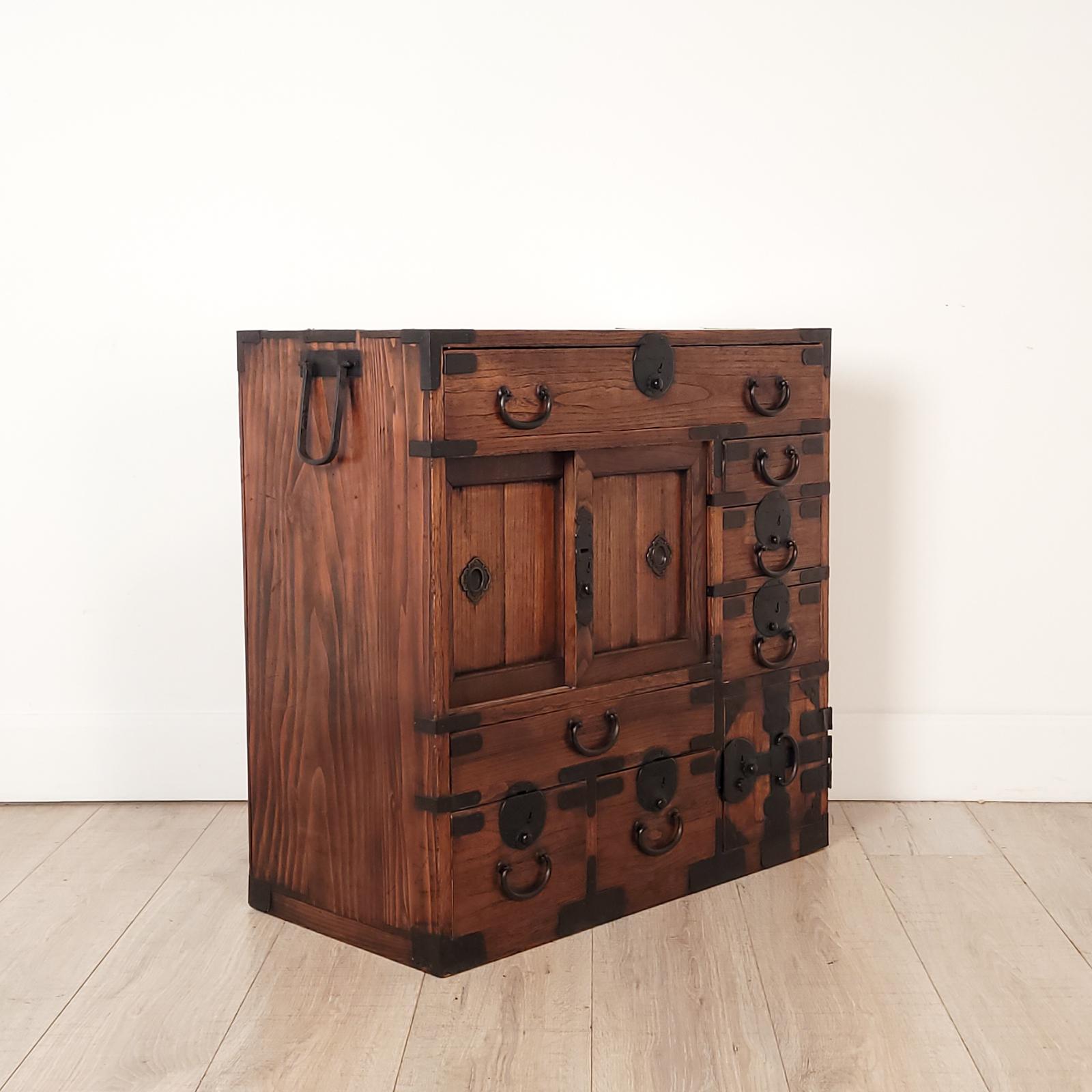 One section Choba (Merchant) Tansu, Kiri/Sugi wood, Meiji period

Configuration of drawers and sliding doors.  One large drawer at the top, sliding door and rows of three drawers, then a medium size drawer and bottom part has two small drawers and a