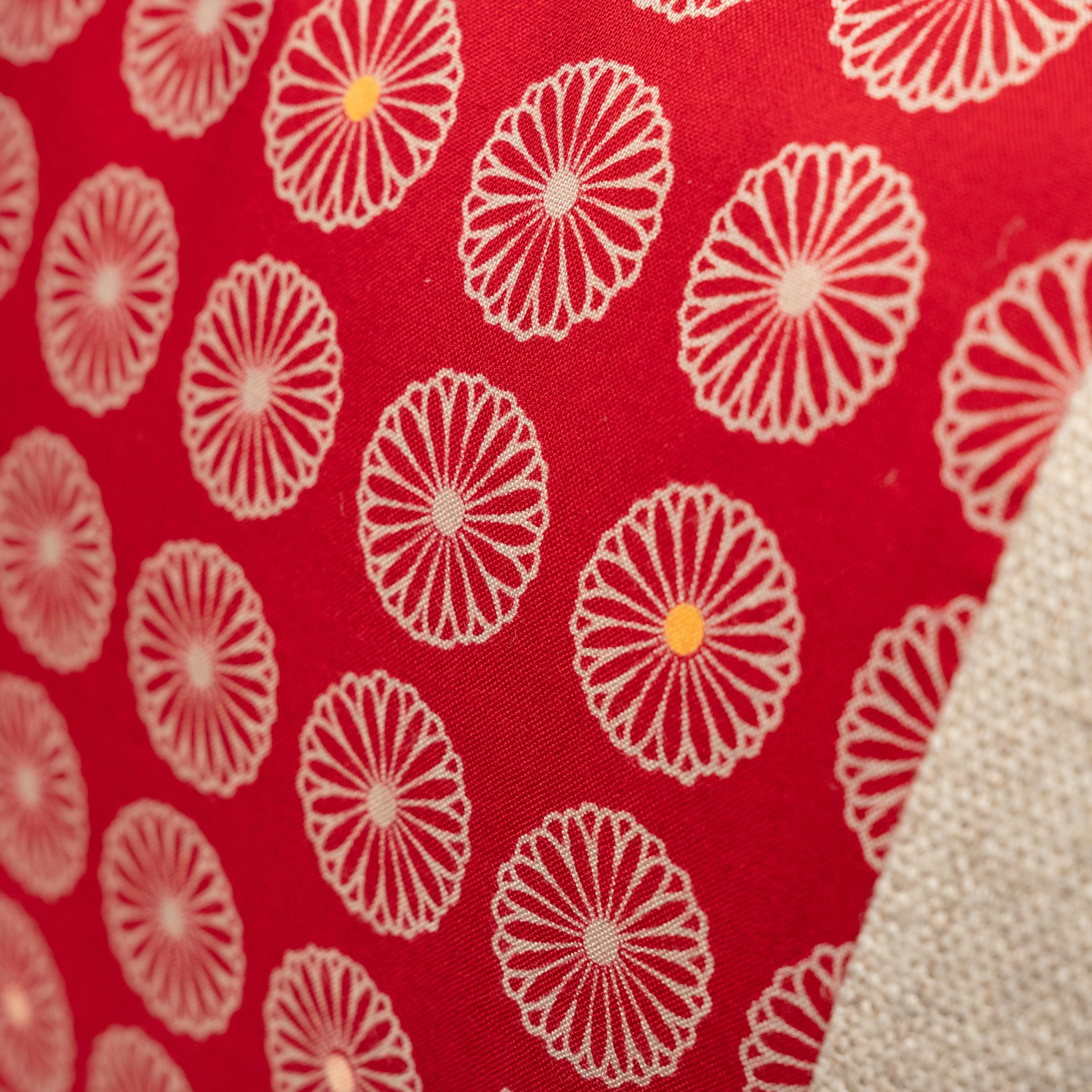 Américain Coussin en soie Chrysanthème japonais en vente