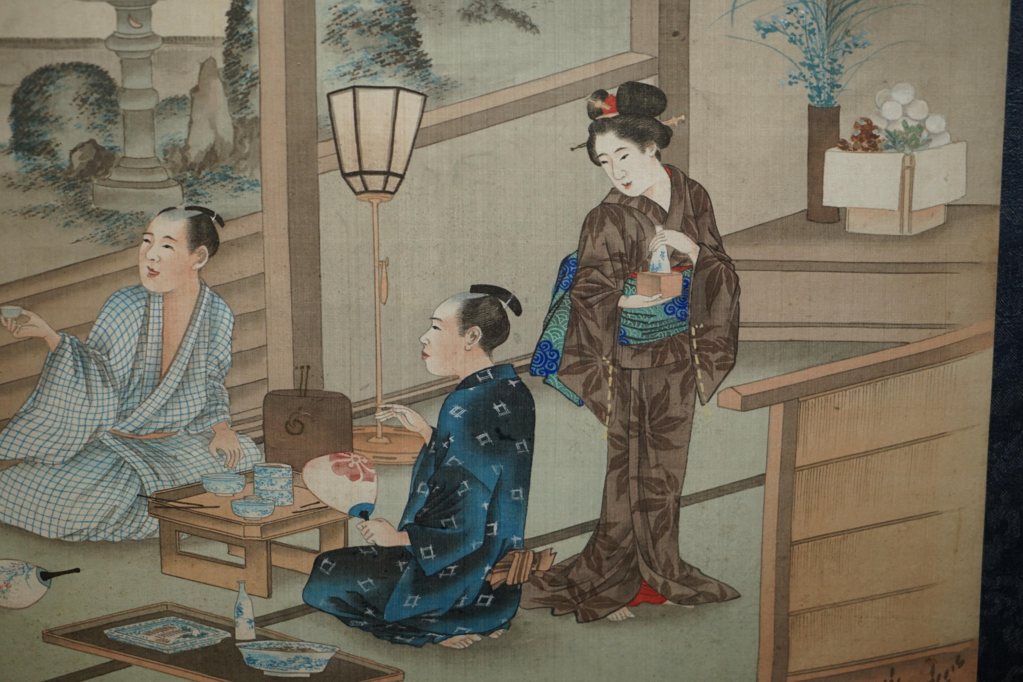 Japanese JAPANESE CIR 1920 WOODBLOCK TRIPTYCH WATERCOLOUR PRINT OF GEISHA GIRL & NOBLEs For Sale