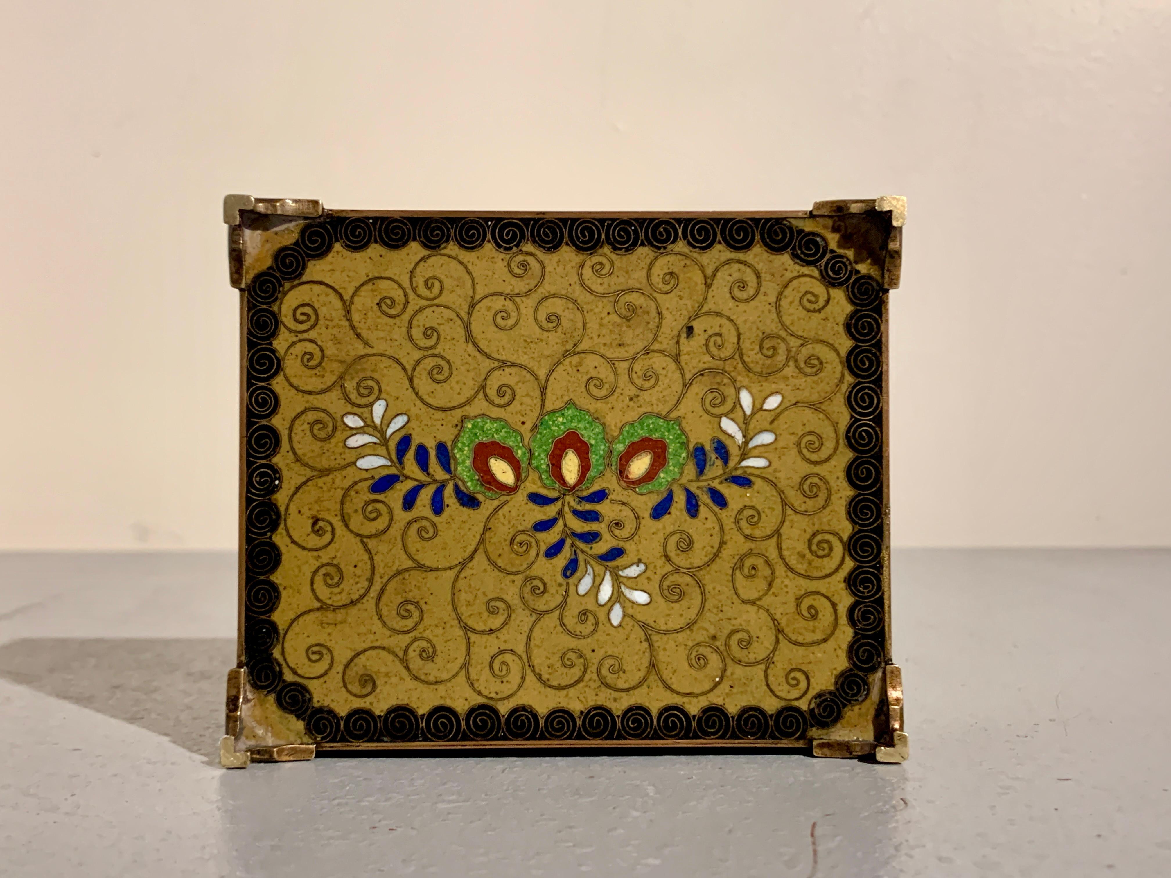 Japanese Cloisonne and Goldstone Phoenix Box, Meiji Period, Japan 2