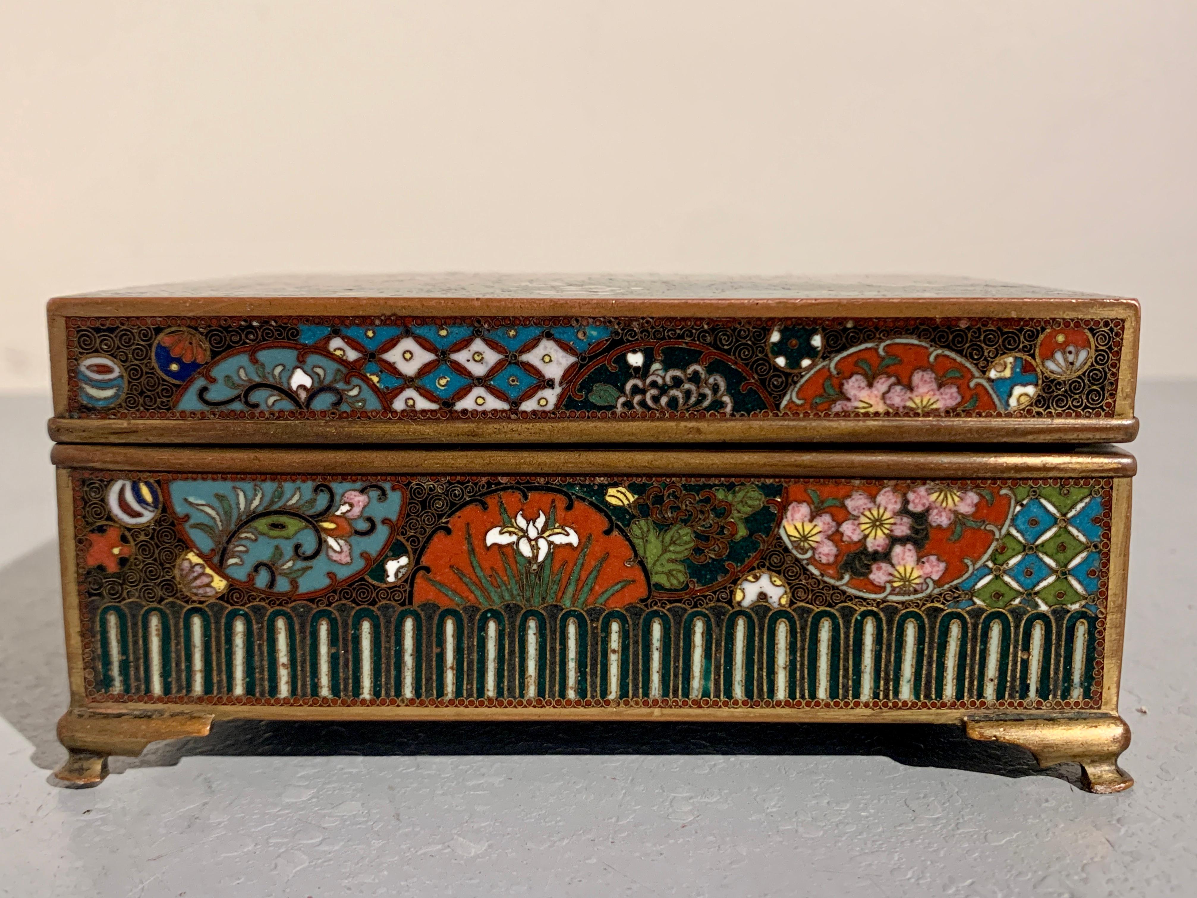 Boîte en cloisonnée japonaise, période Meiji, fin du 19e siècle, Japon en vente 2