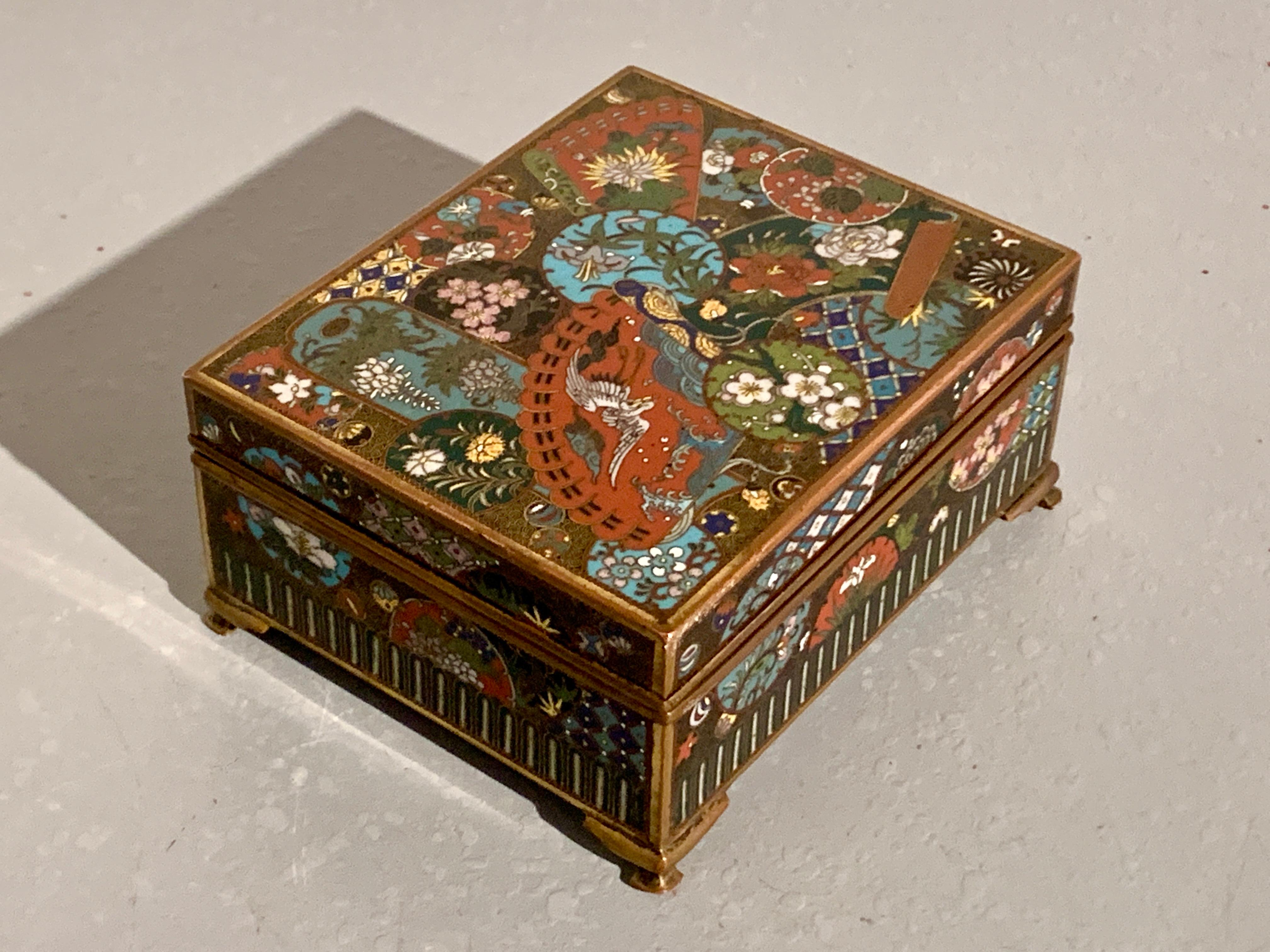 Japanese Cloisonne Box, Meiji Period, Late 19th Century, Japan In Good Condition For Sale In Austin, TX