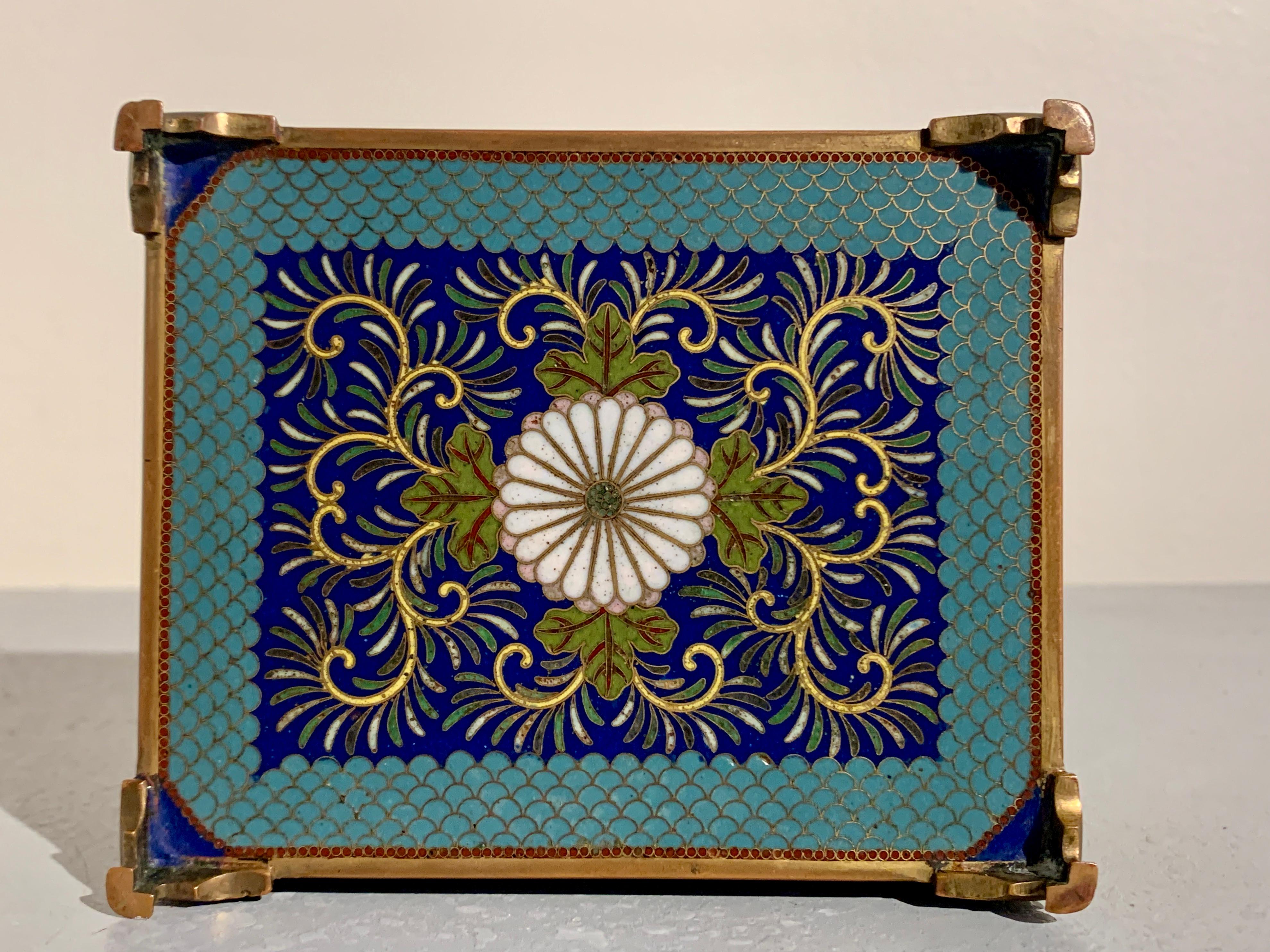 Japanese Cloisonne Box, Meiji Period, Late 19th Century, Japan For Sale 2