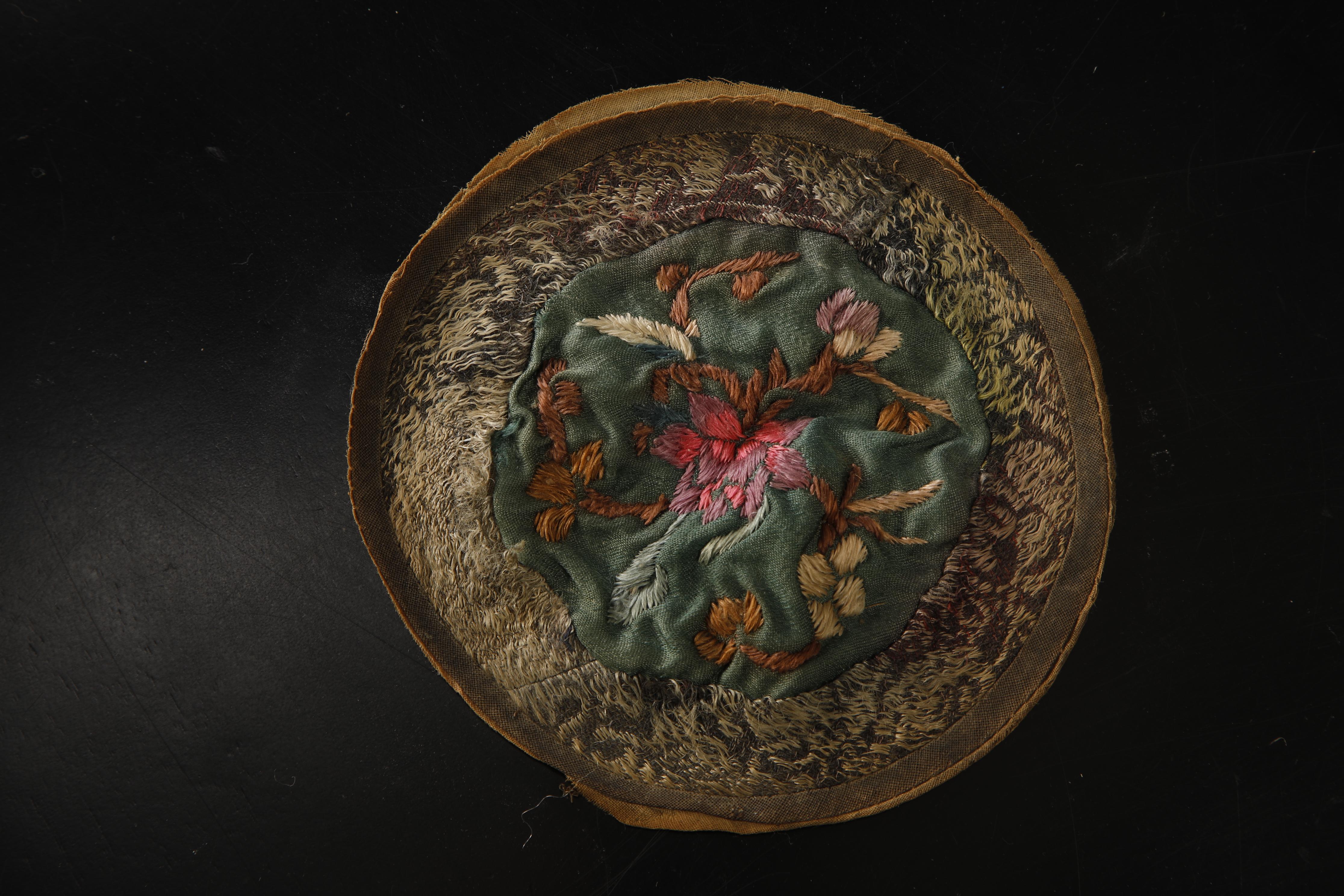 Vaso giapponese in bronzo cloisonné con manici di uccelli arcaici, 1920-1940 ca. in vendita 3