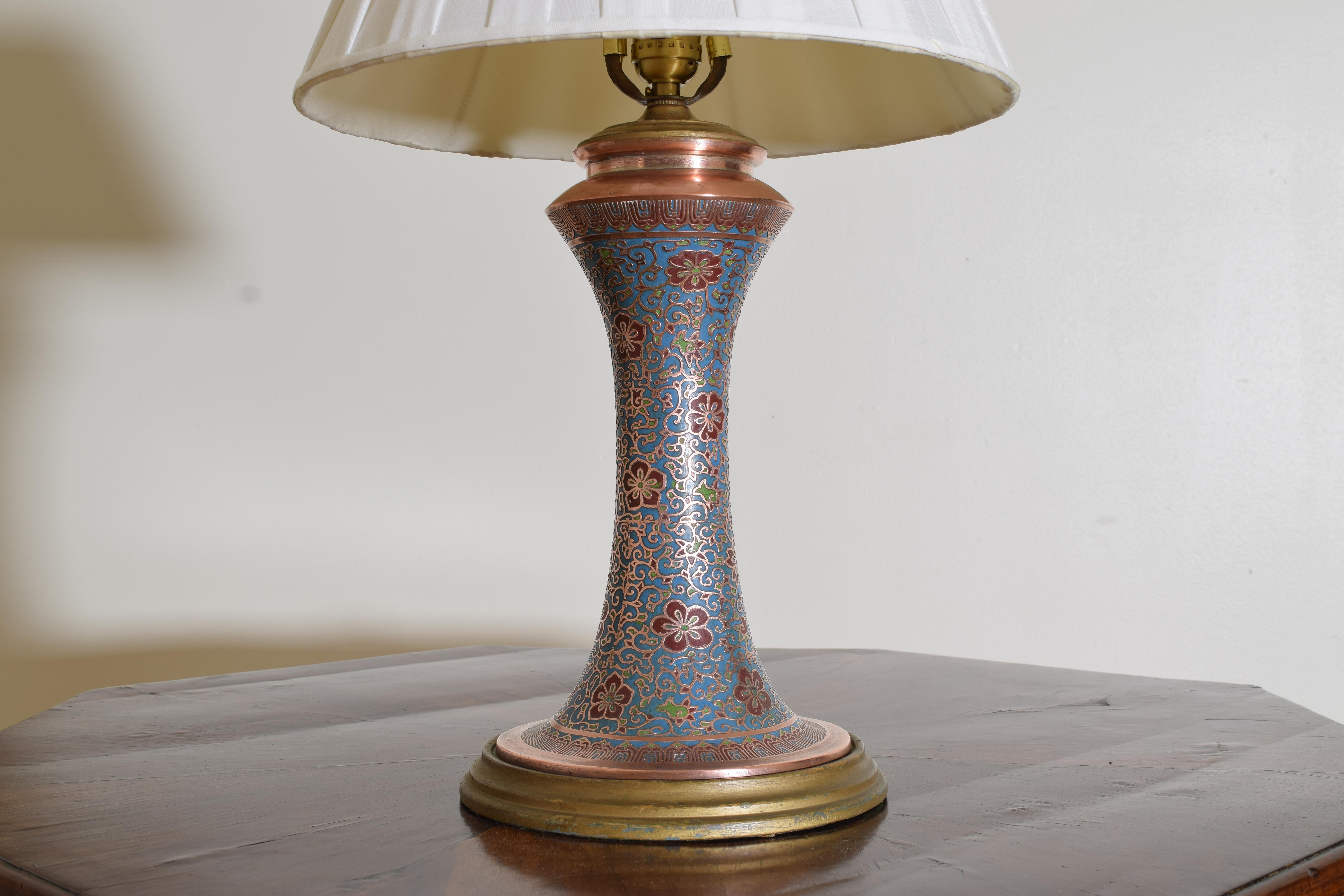 Début du 20ème siècle Lampe de table japonaise en cuivre cloisonné et émail, 1er quart du 20e siècle en vente