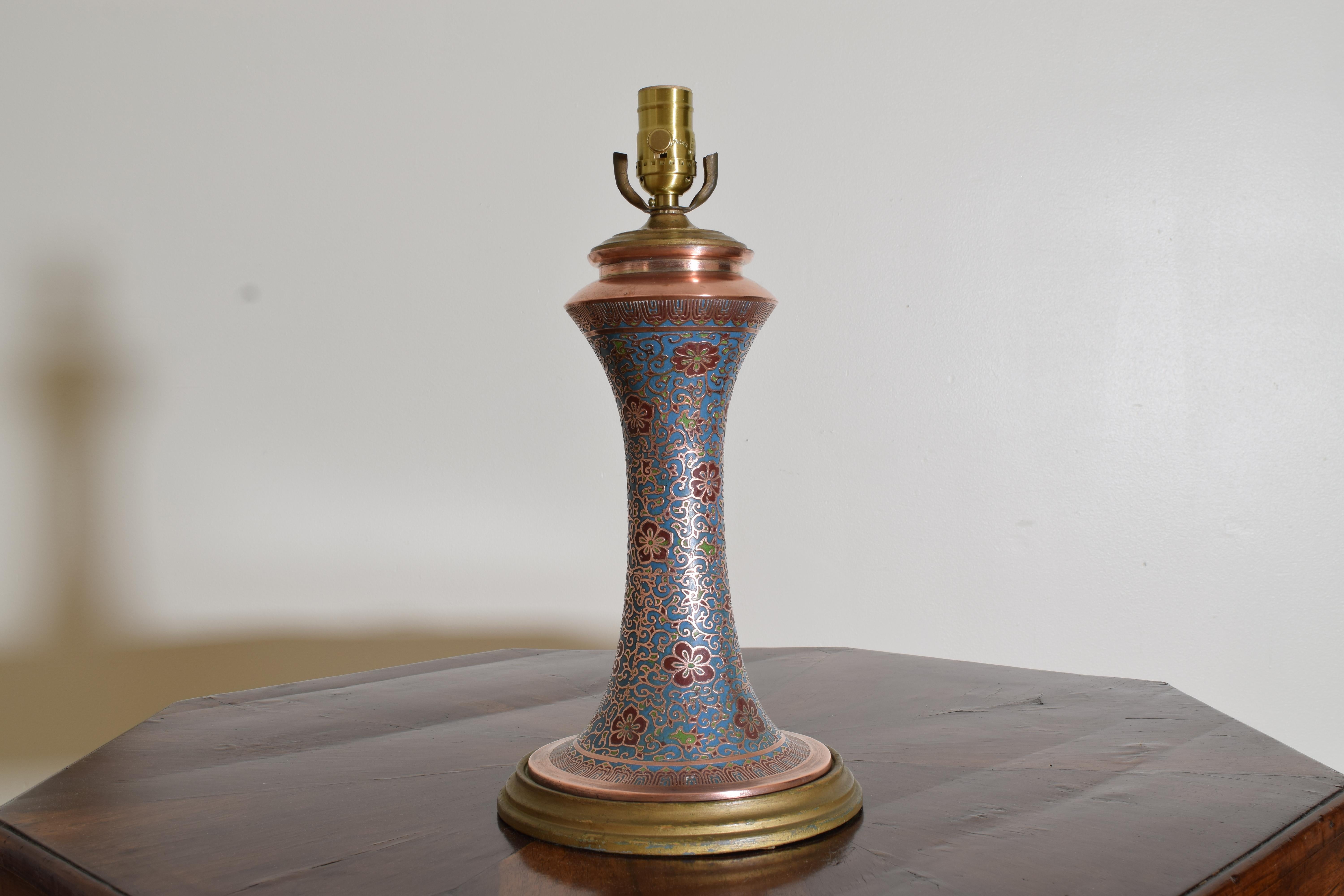 Cuivre Lampe de table japonaise en cuivre cloisonné et émail, 1er quart du 20e siècle en vente