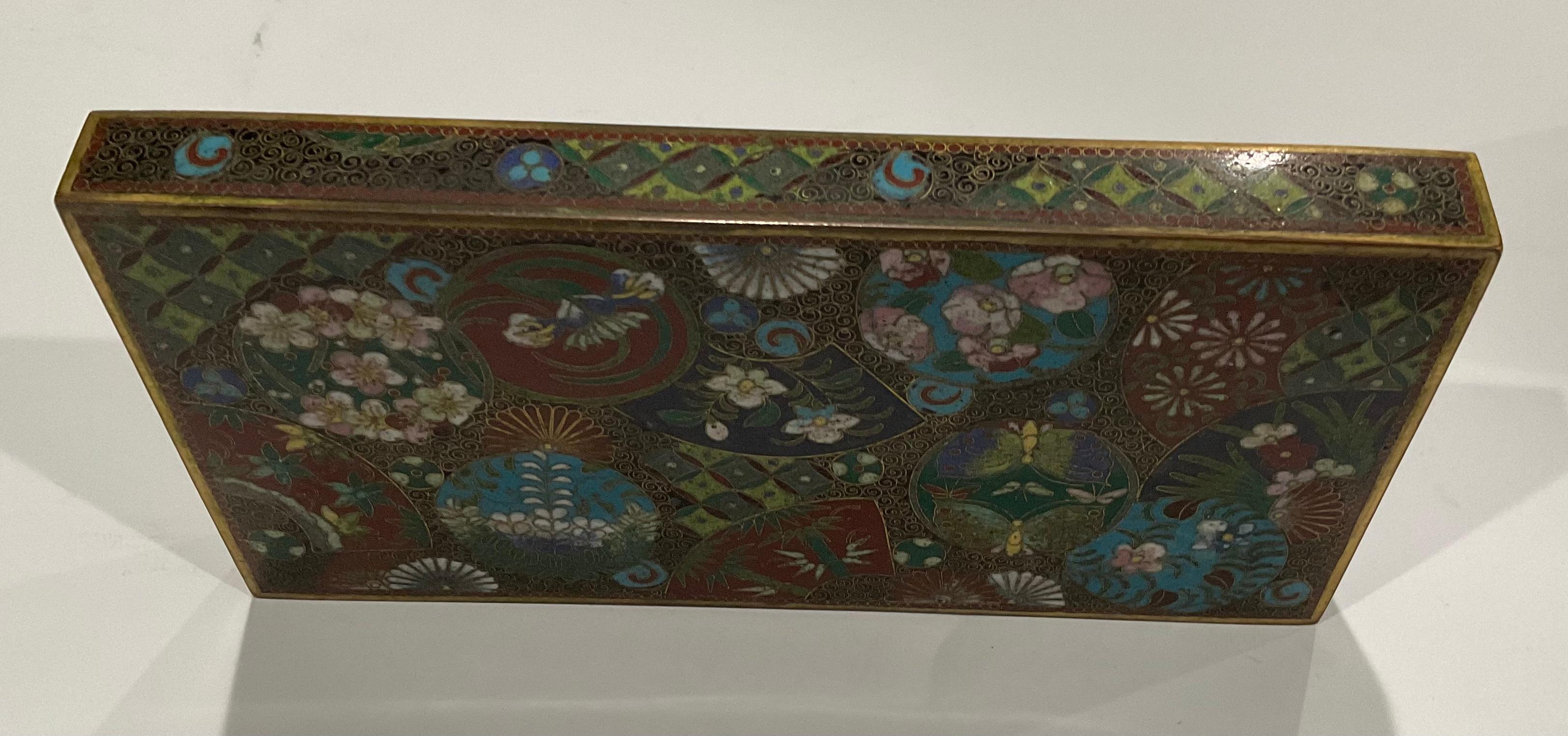 Japanese Cloisonne Detailed Antique Decorative Box Incredible Colors Design  In Good Condition For Sale In Ann Arbor, MI