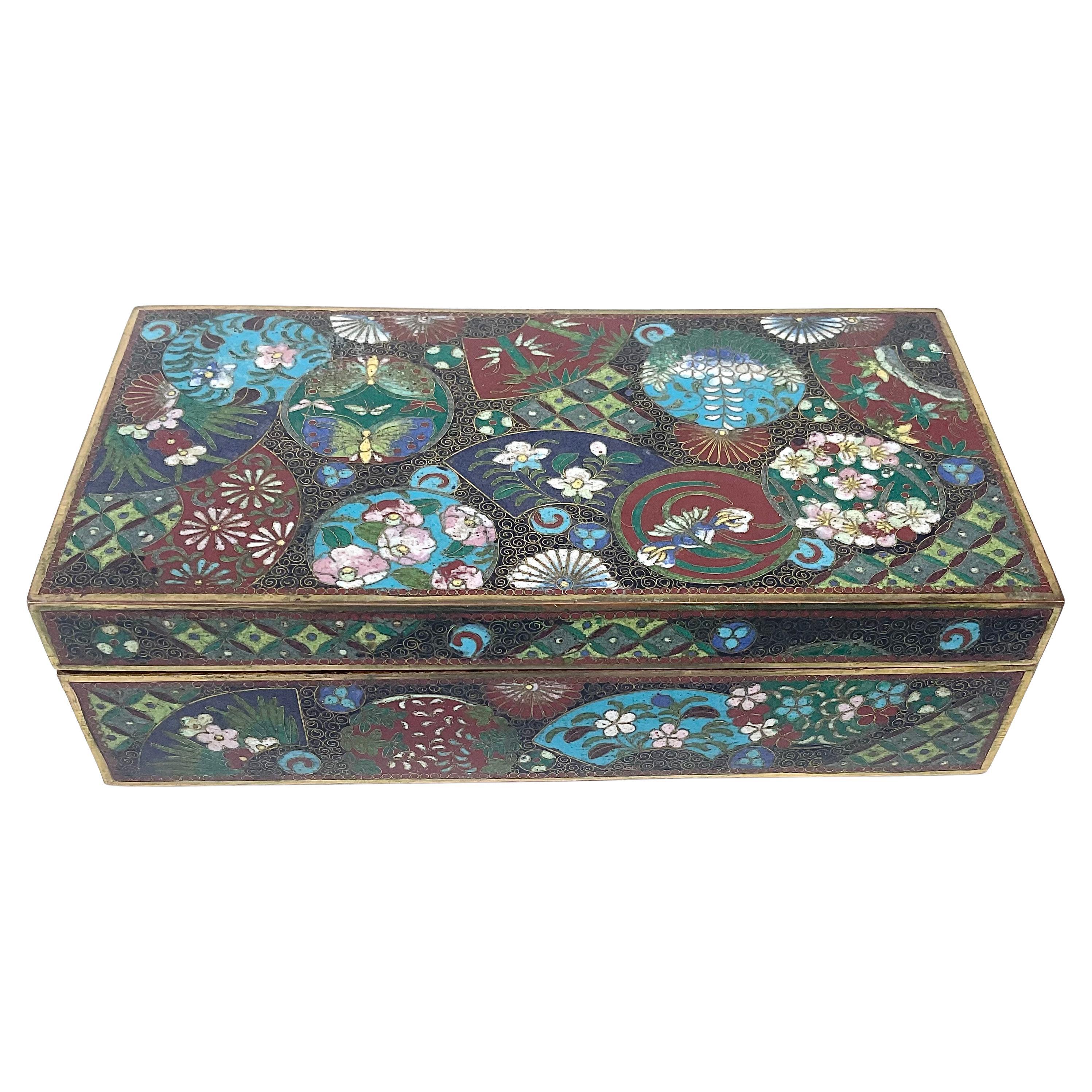 Japanese Cloisonne Detailed Antique Decorative Box Incredible Colors Design  For Sale