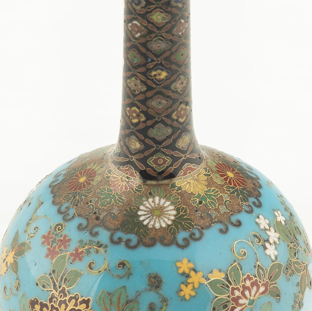 Vase bouteille en émail cloisonné japonais - Namikawa Yasuyuki (1845-1927)  en vente 4