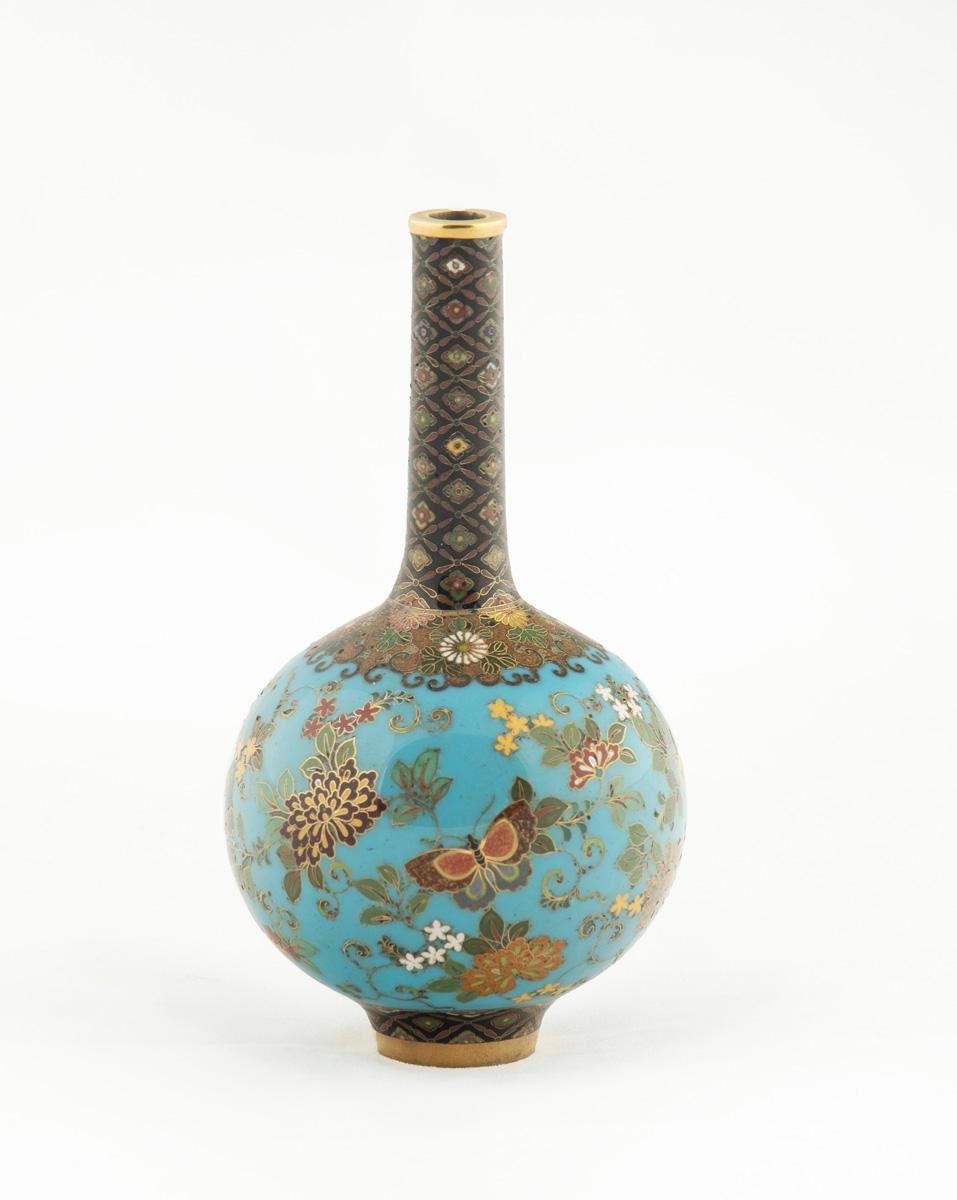 Gold Japanese Cloisonne Enamel Bottle Vase – Namikawa Yasuyuki (1845-1927)  For Sale