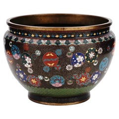 Cache pot japonais en émail cloisonné, laiton et pierre dorée