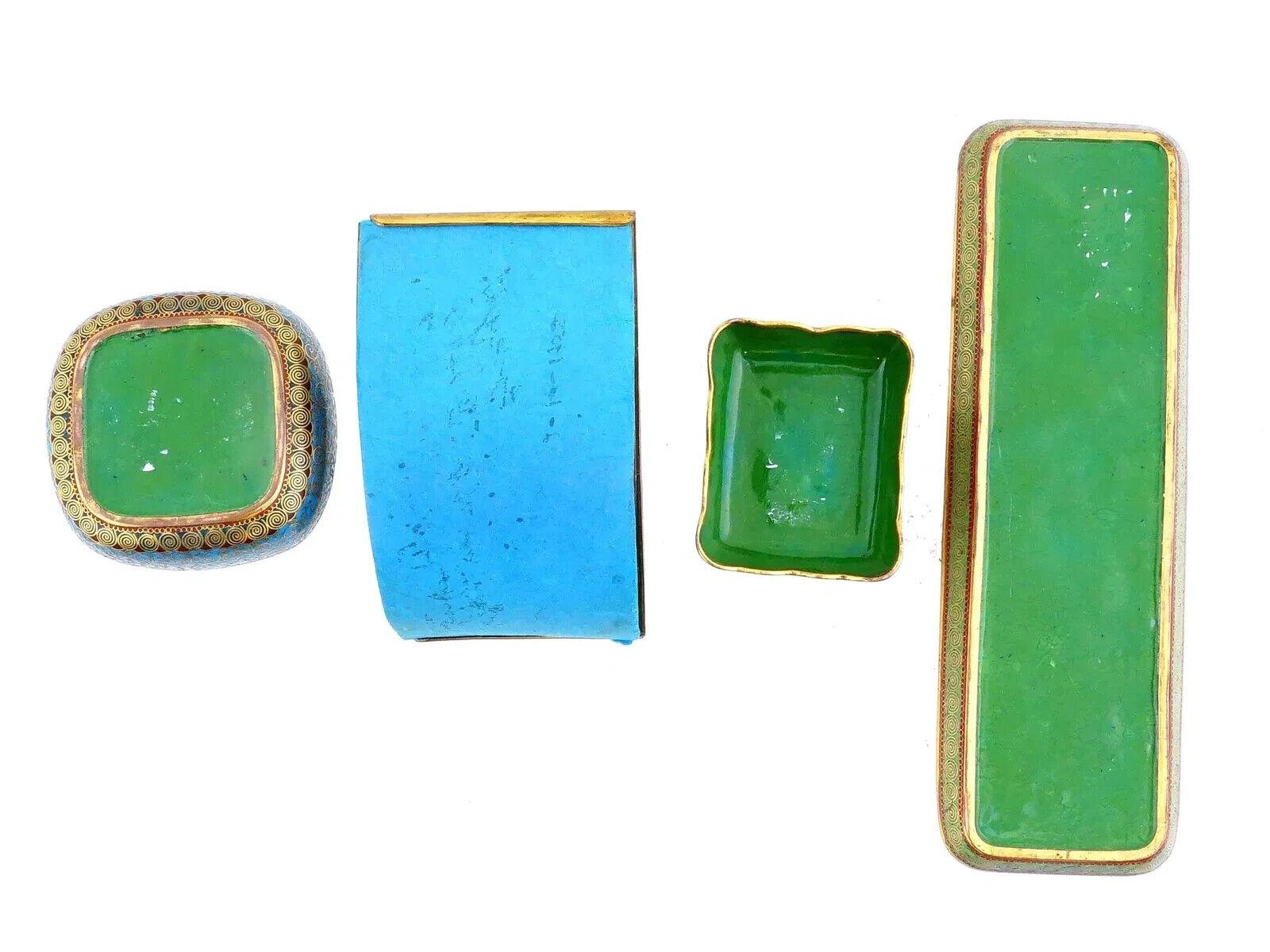 Set di quattro pezzi per scrivania con farfalle in smalto cloisonne giapponese In condizioni buone in vendita a New York, NY