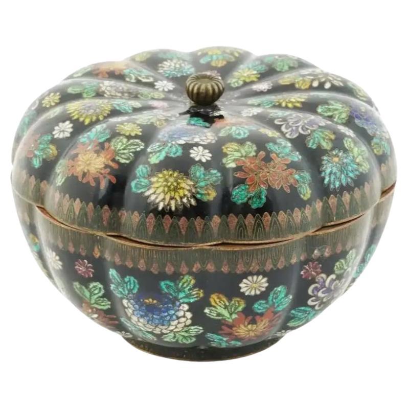 Caja de baratijas lobulada de esmalte de cloisonné japonés