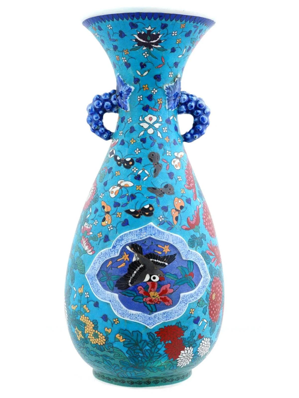 Vaso giapponese in porcellana smaltata Cloisonne con manici In condizioni buone in vendita a Queens, NY