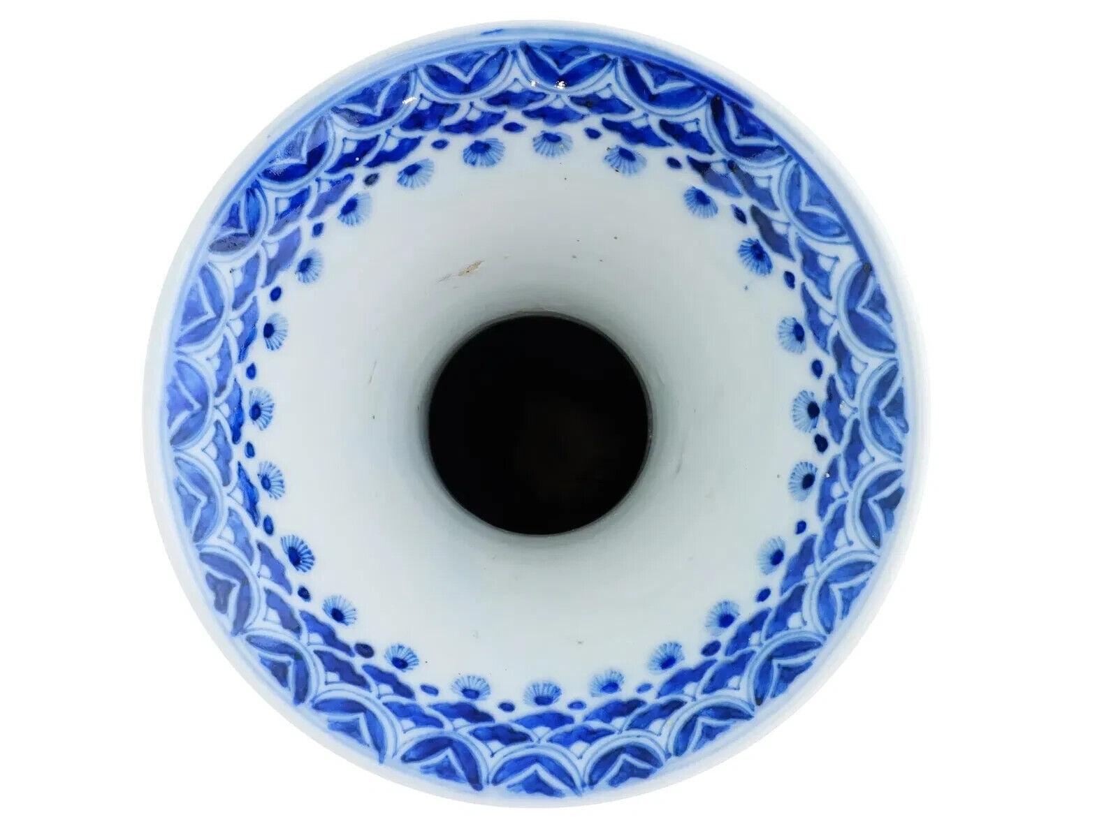 XIX secolo Vaso giapponese in porcellana smaltata Cloisonne con manici in vendita