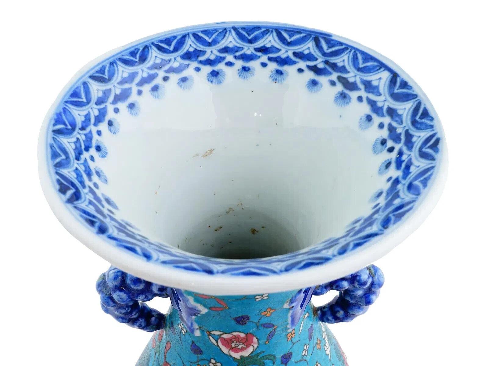 Vaso giapponese in porcellana smaltata Cloisonne con manici in vendita 1