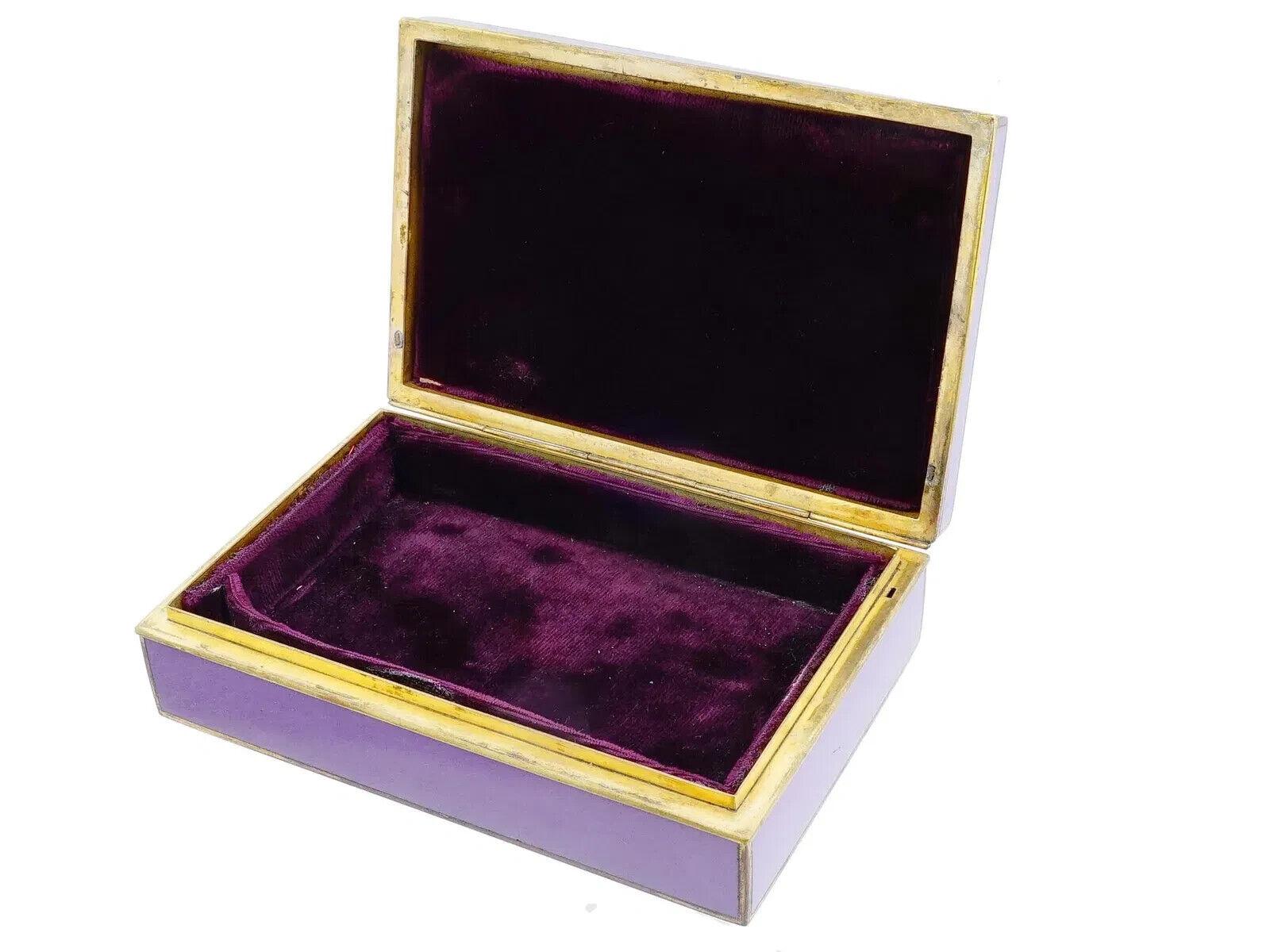 Caja de baratijas japonesa de esmalte de cloisonné morado firmada Inaba con placa de plata Japonés en venta