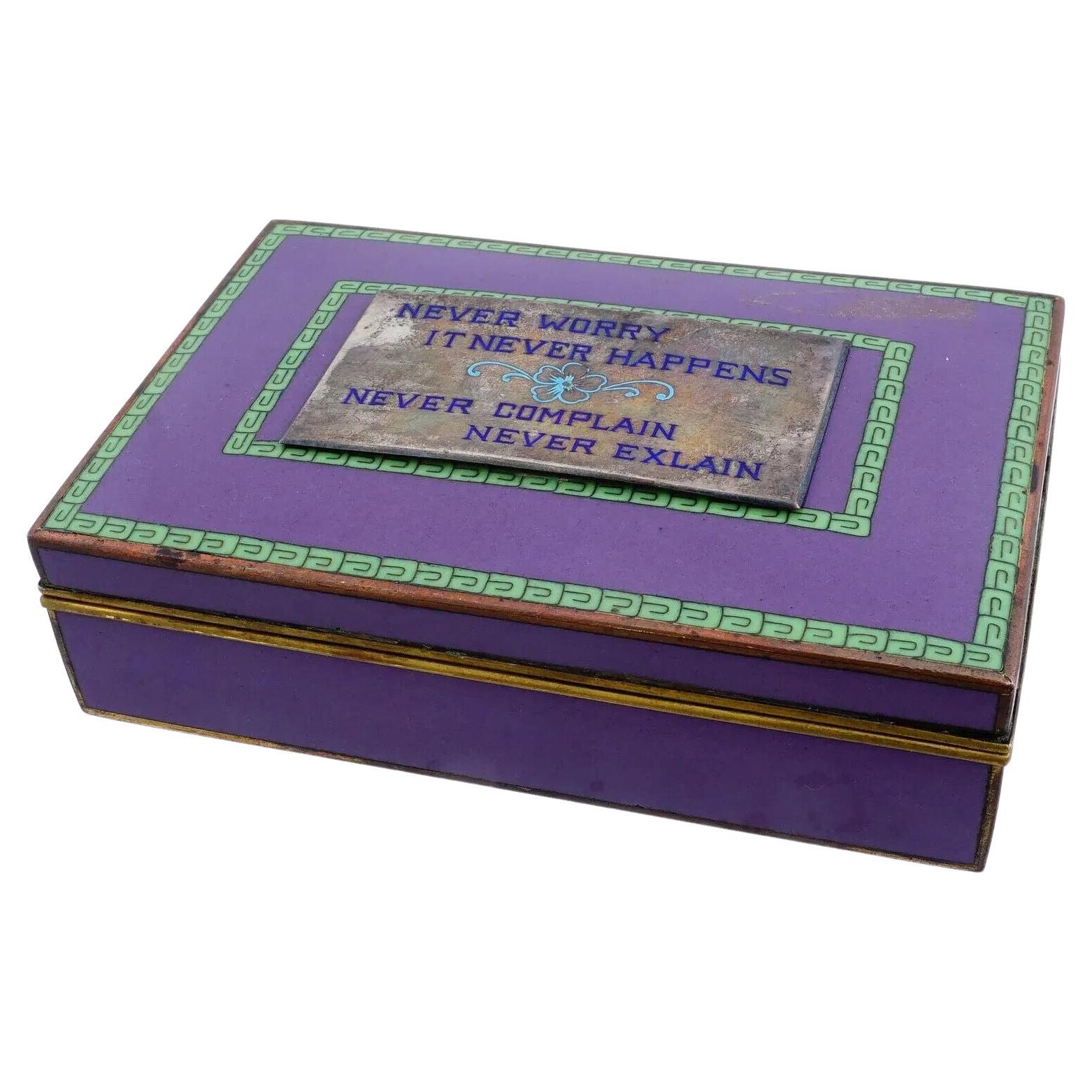 Caja de baratijas japonesa de esmalte de cloisonné morado firmada Inaba con placa de plata en venta
