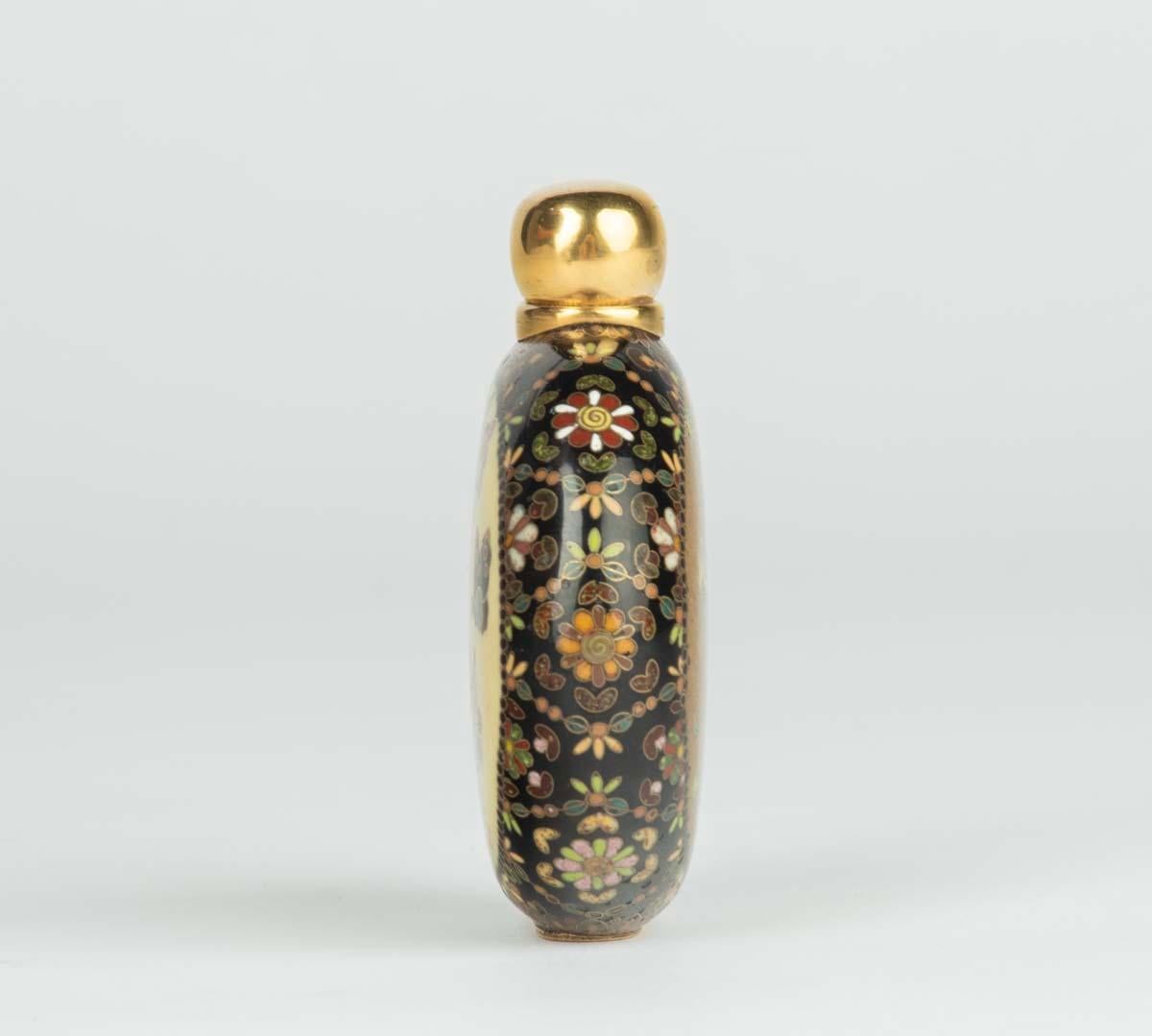 Meiji Japanese Cloisonne Enamel Scent Bottle – Namikawa Yasuyuki For Sale