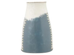 Vase en émail cloisonné japonais Fond bleu Motif de lotus stylisé