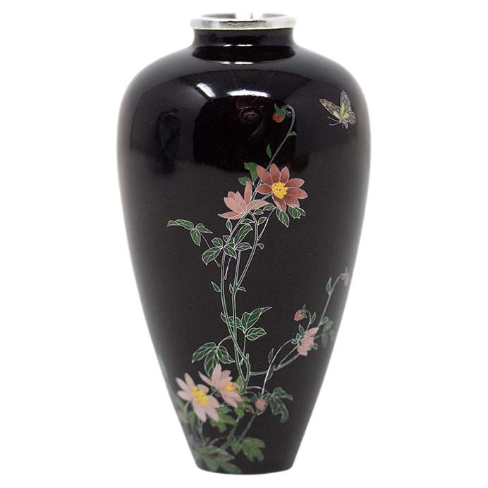 Vase et couvercle en émail cloisonné de style Namikawa Yasuyuki. En