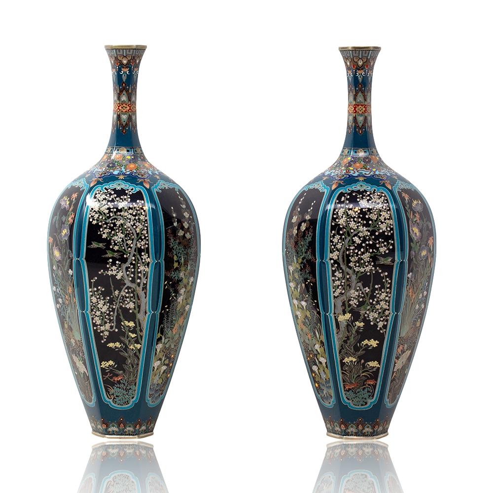 Coppia di vasi giapponesi in smalto cloisonné di Ota Hyozo, periodo Meiji In condizioni buone in vendita a Newark, England